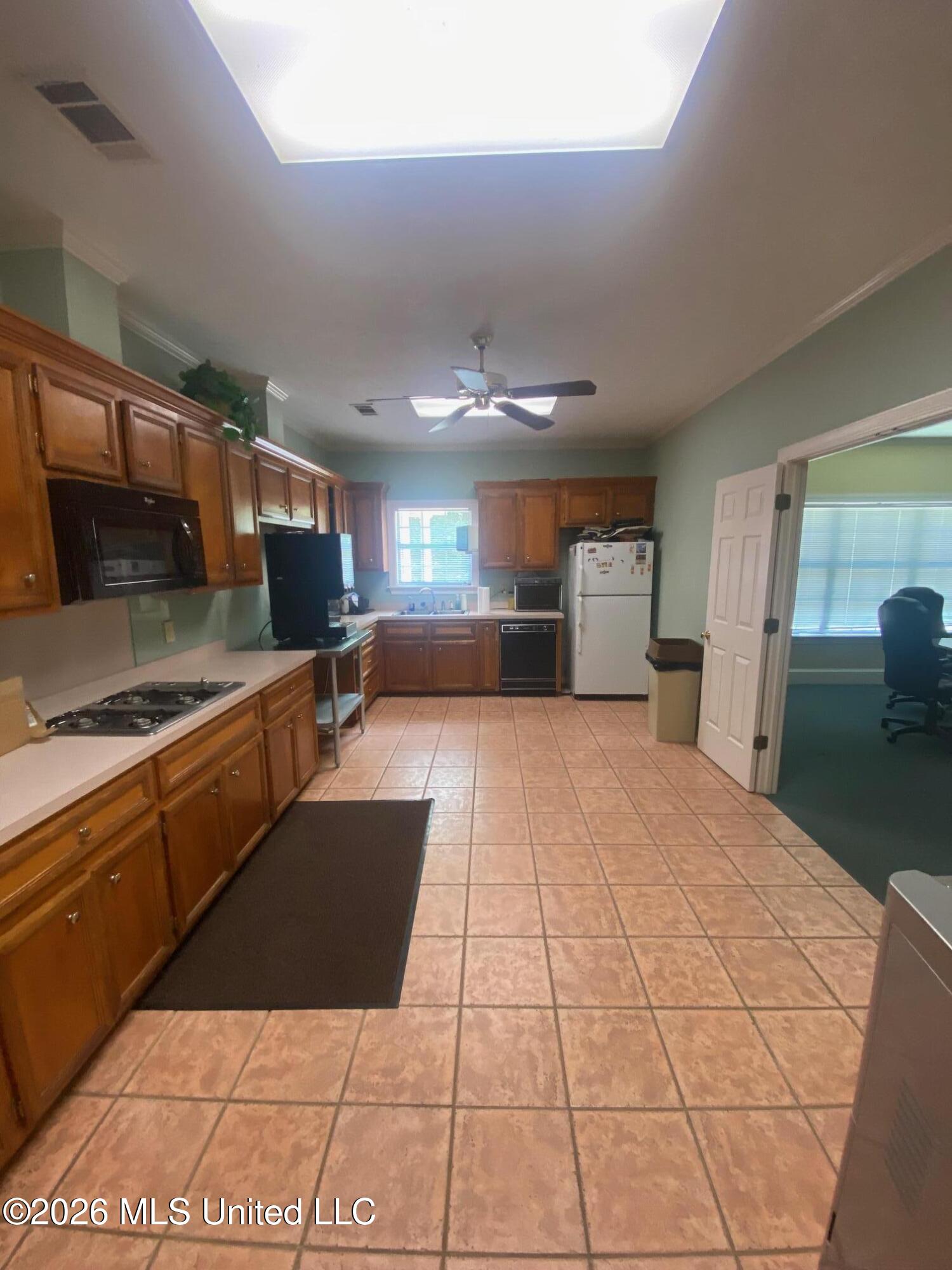 6562 Dogwood View Parkway Property Photo 7