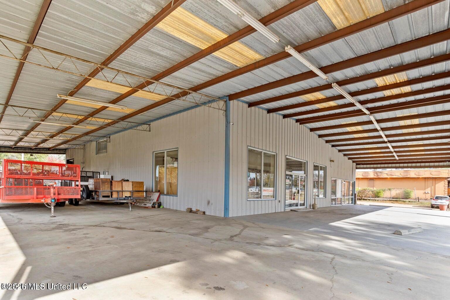 812 Lake Harbour Drive Property Photo 2