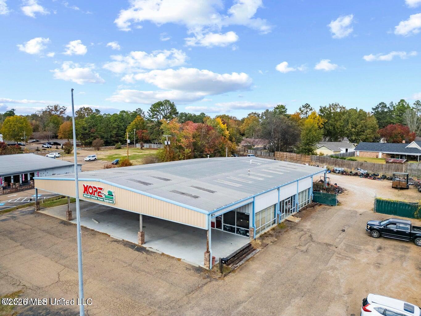 812 Lake Harbour Drive Property Photo 3