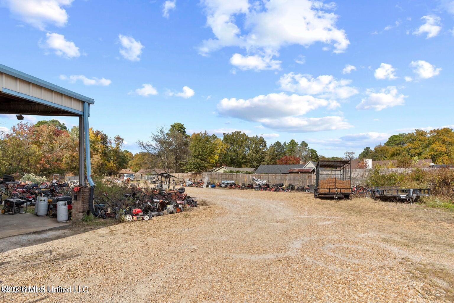 812 Lake Harbour Drive Property Photo 8