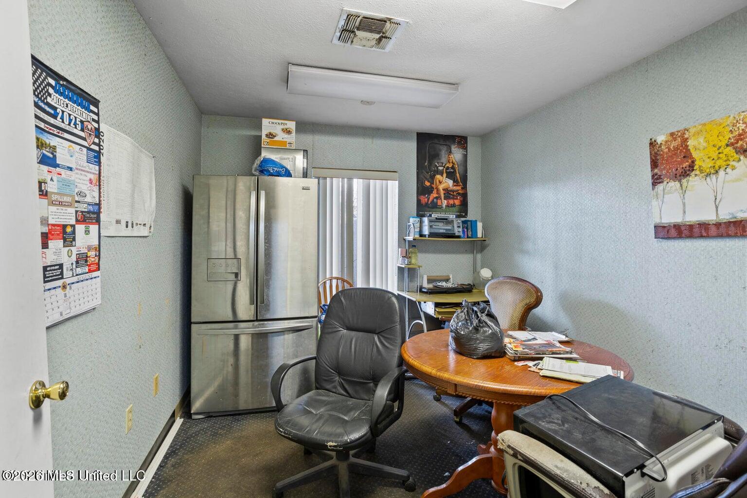 812 Lake Harbour Drive Property Photo 12
