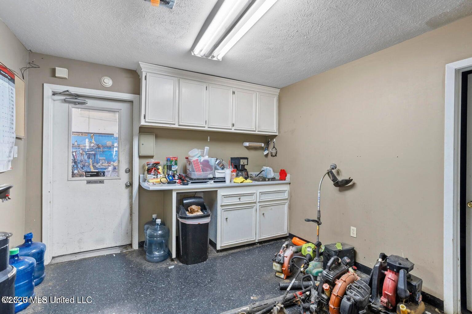 812 Lake Harbour Drive Property Photo 13