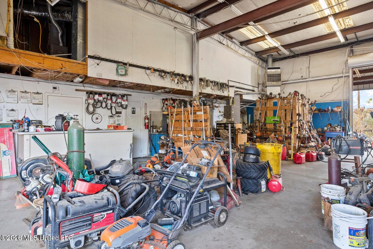 812 Lake Harbour Drive Property Photo 14