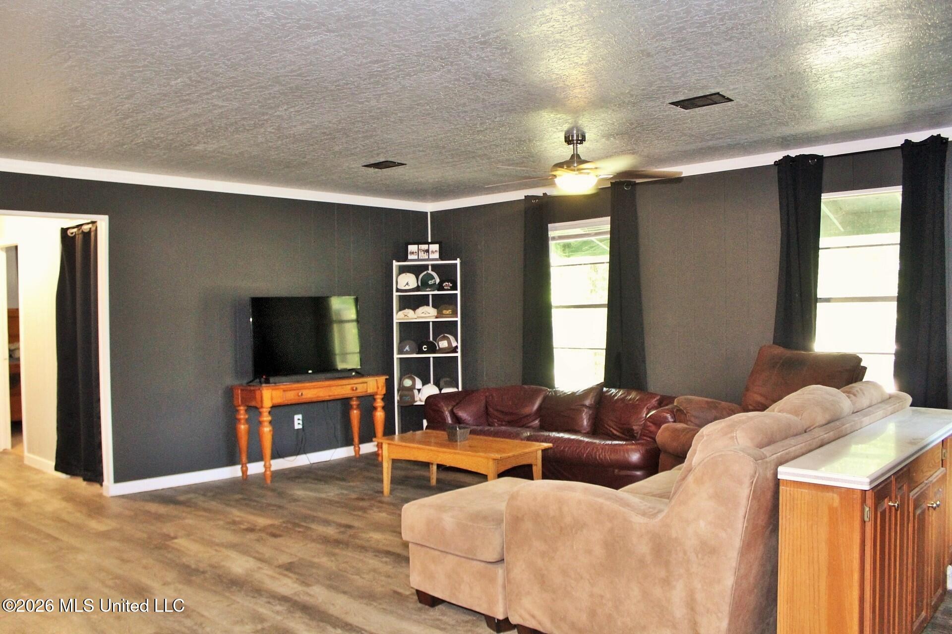 109 Hickory Lane Property Photo 2
