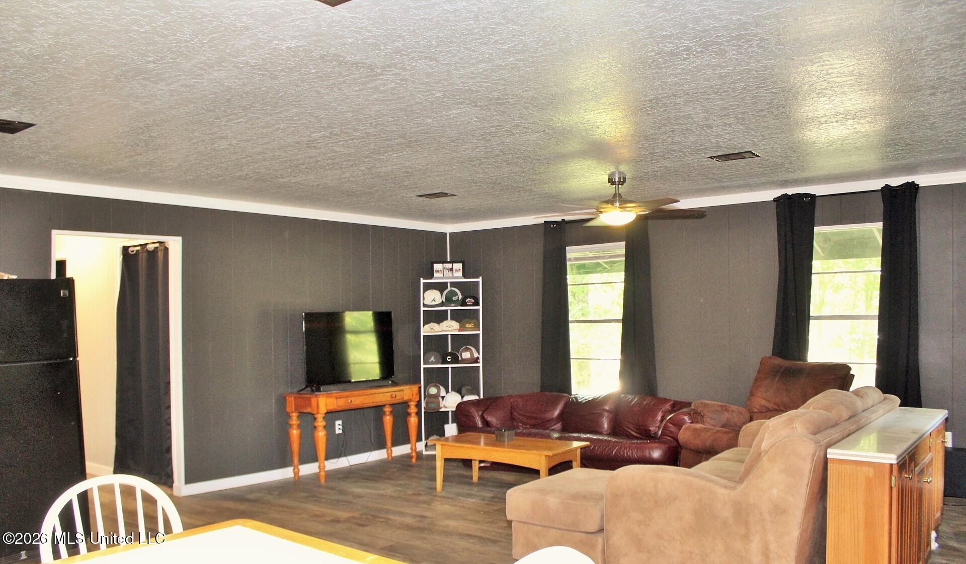 109 Hickory Lane Property Photo 4