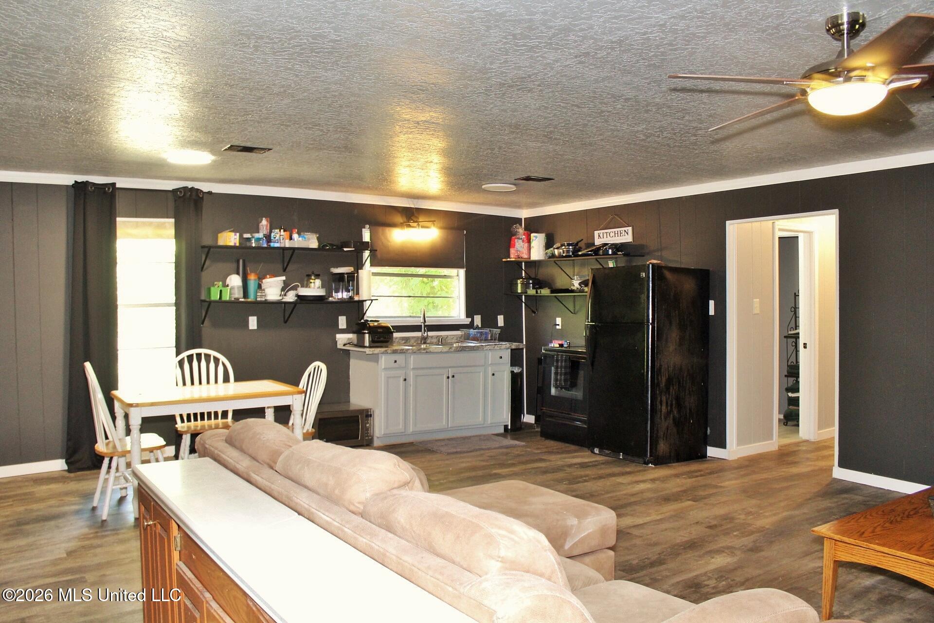 109 Hickory Lane Property Photo 6