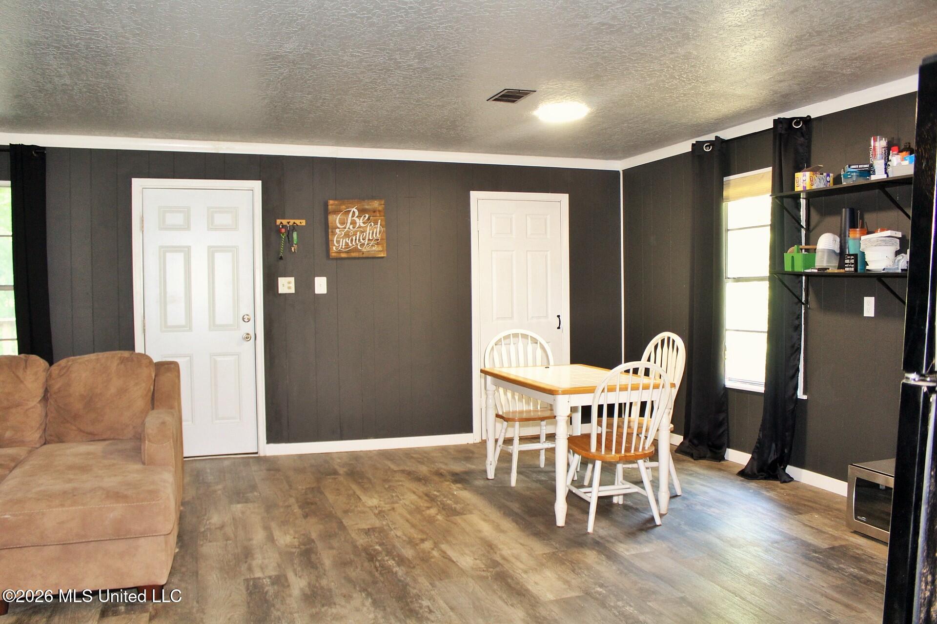 109 Hickory Lane Property Photo 7