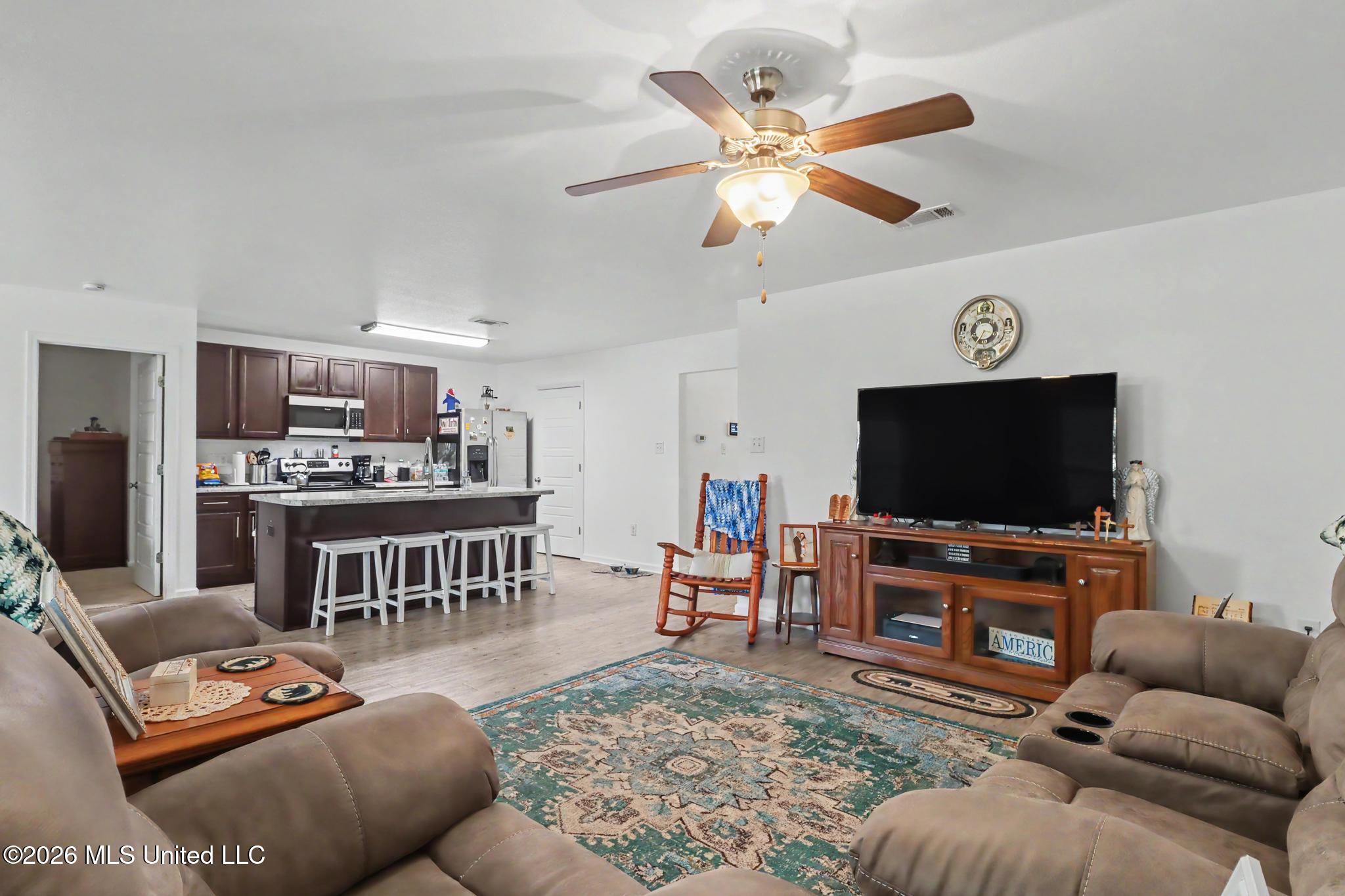 502 E Marigold Drive Property Photo 5