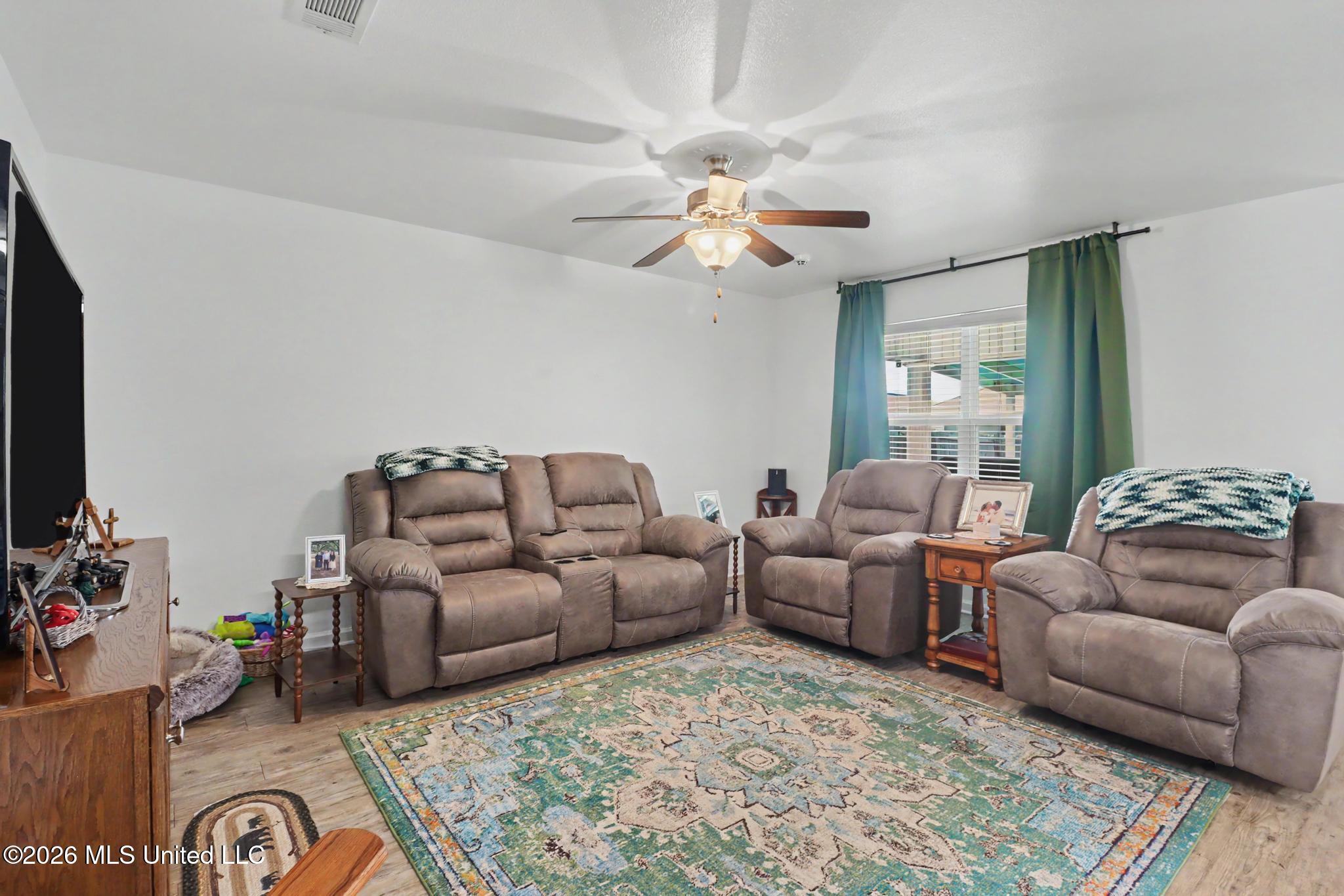 502 E Marigold Drive Property Photo 7