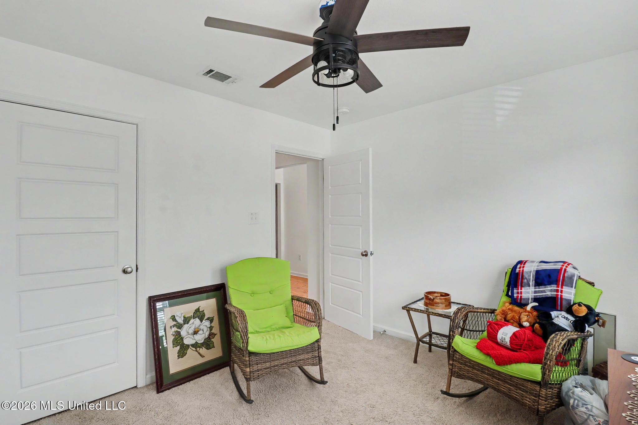 502 E Marigold Drive Property Photo 15