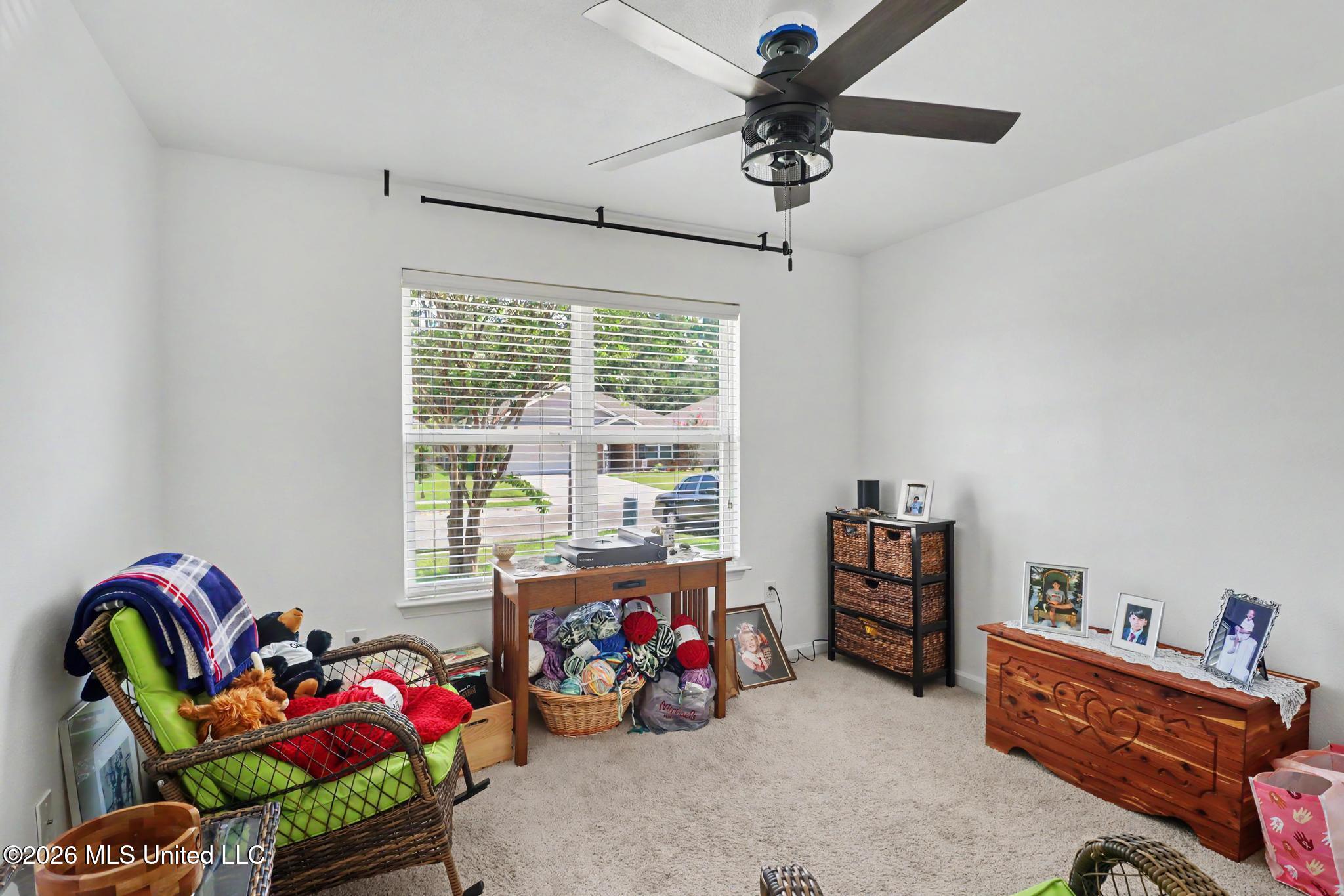 502 E Marigold Drive Property Photo 16