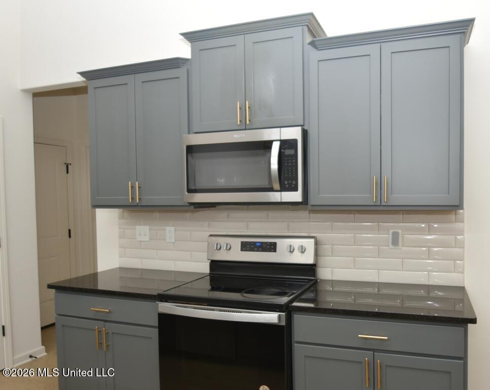 7318 Ellinwood Pass Property Photo 2