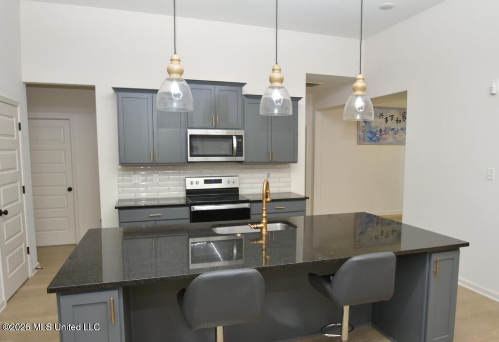 7318 Ellinwood Pass Property Photo 3