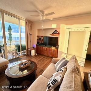 2060 Beach Boulevard Property Photo 8