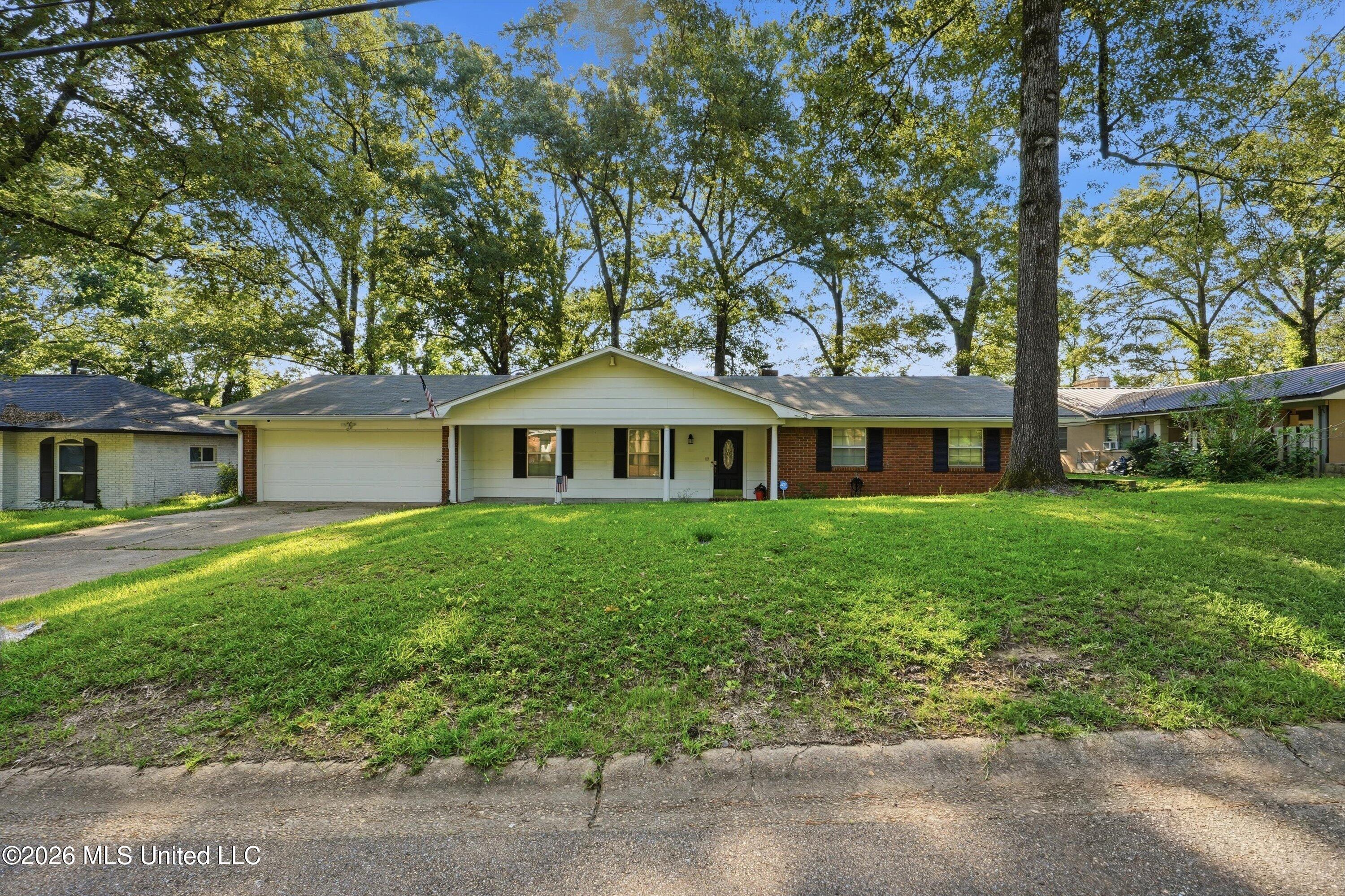 1011 Tanglewood Drive Property Photo 1