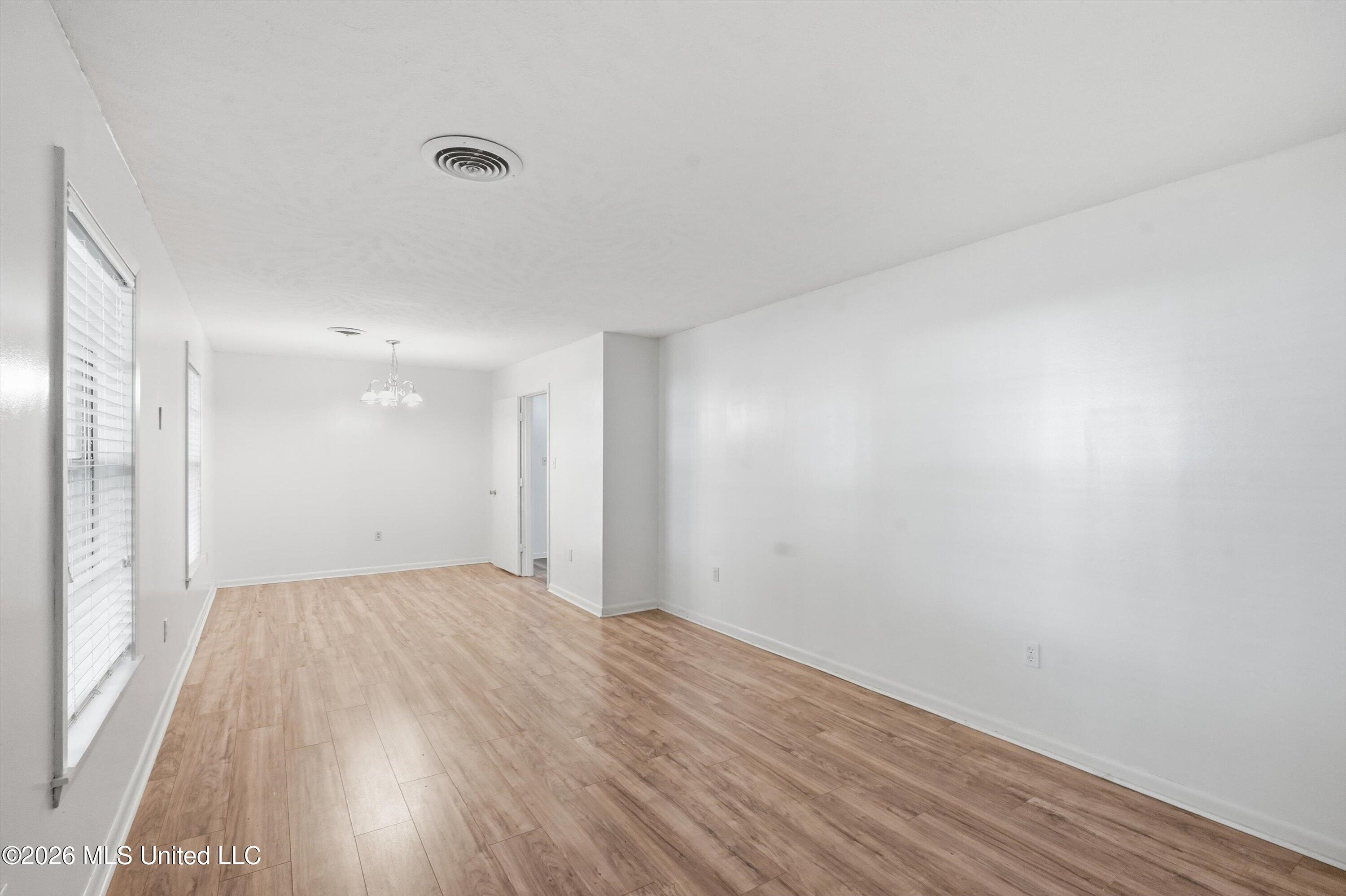 1011 Tanglewood Drive Property Photo 3