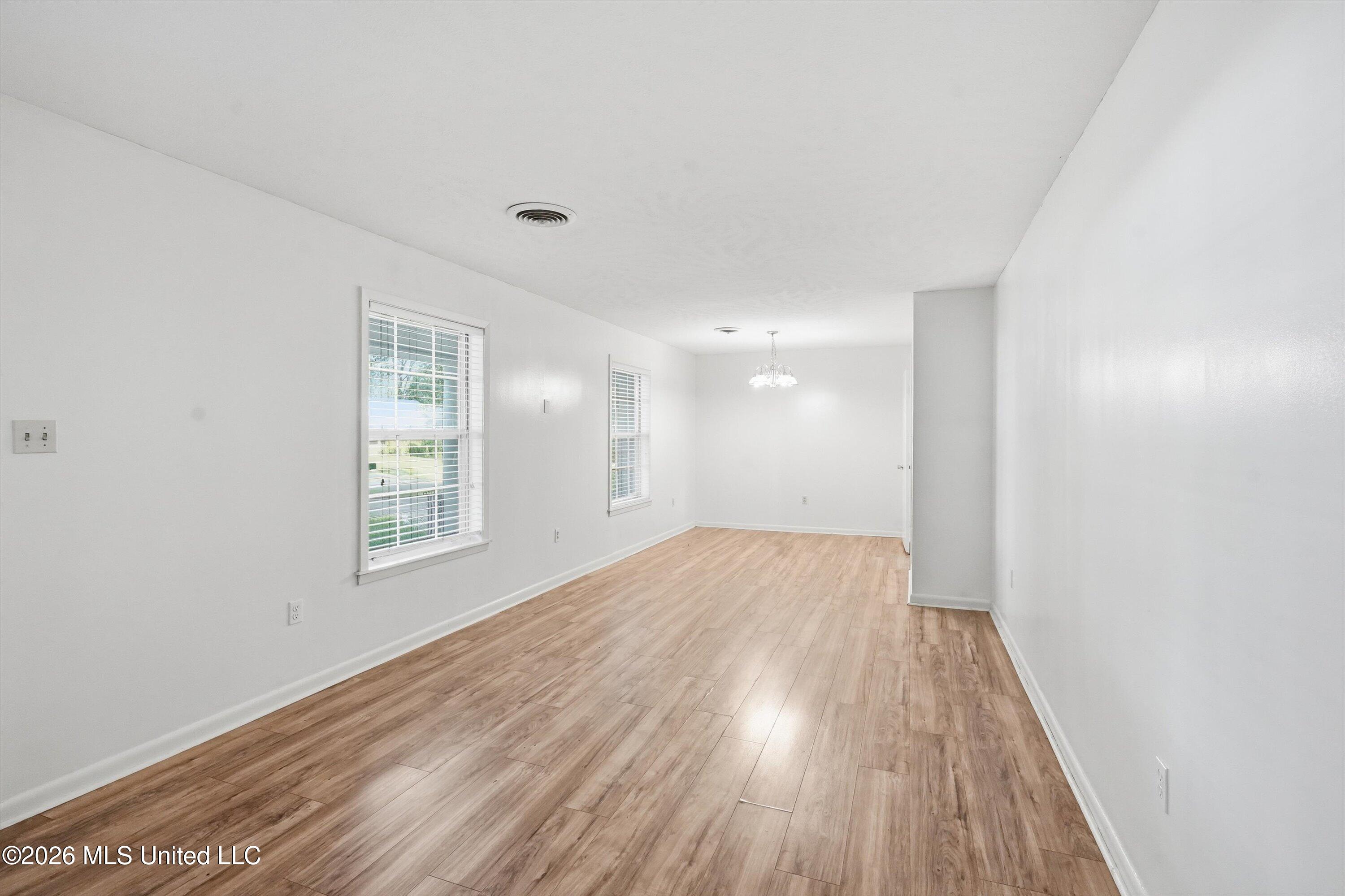 1011 Tanglewood Drive Property Photo 4