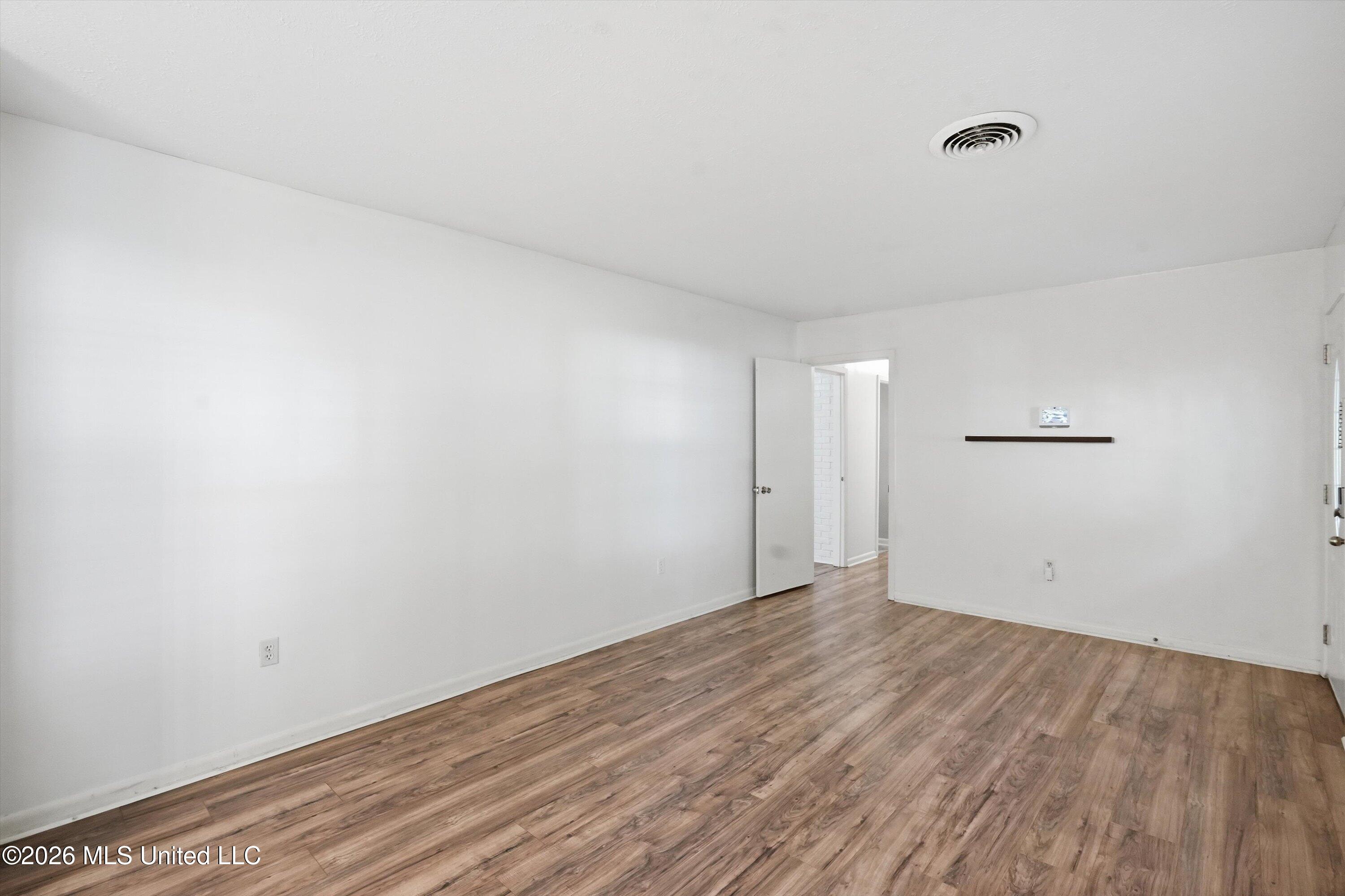 1011 Tanglewood Drive Property Photo 5