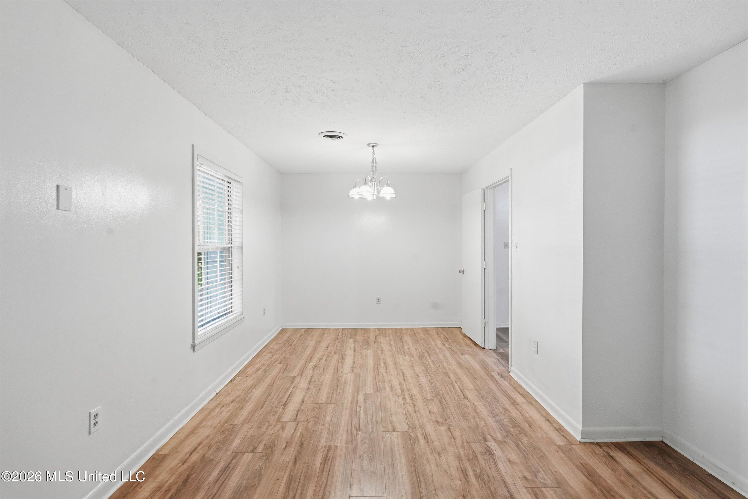 1011 Tanglewood Drive Property Photo 6