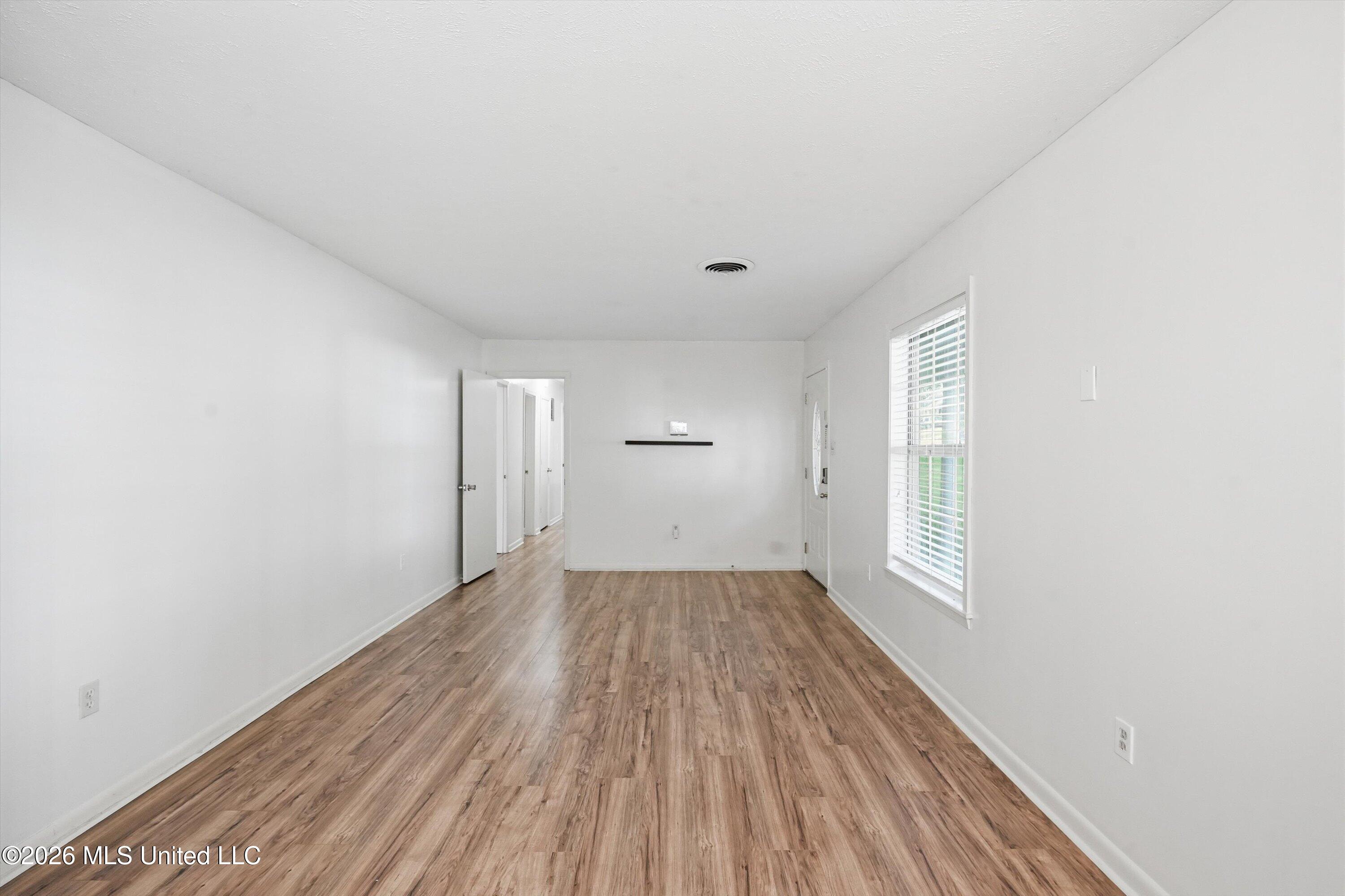 1011 Tanglewood Drive Property Photo 8