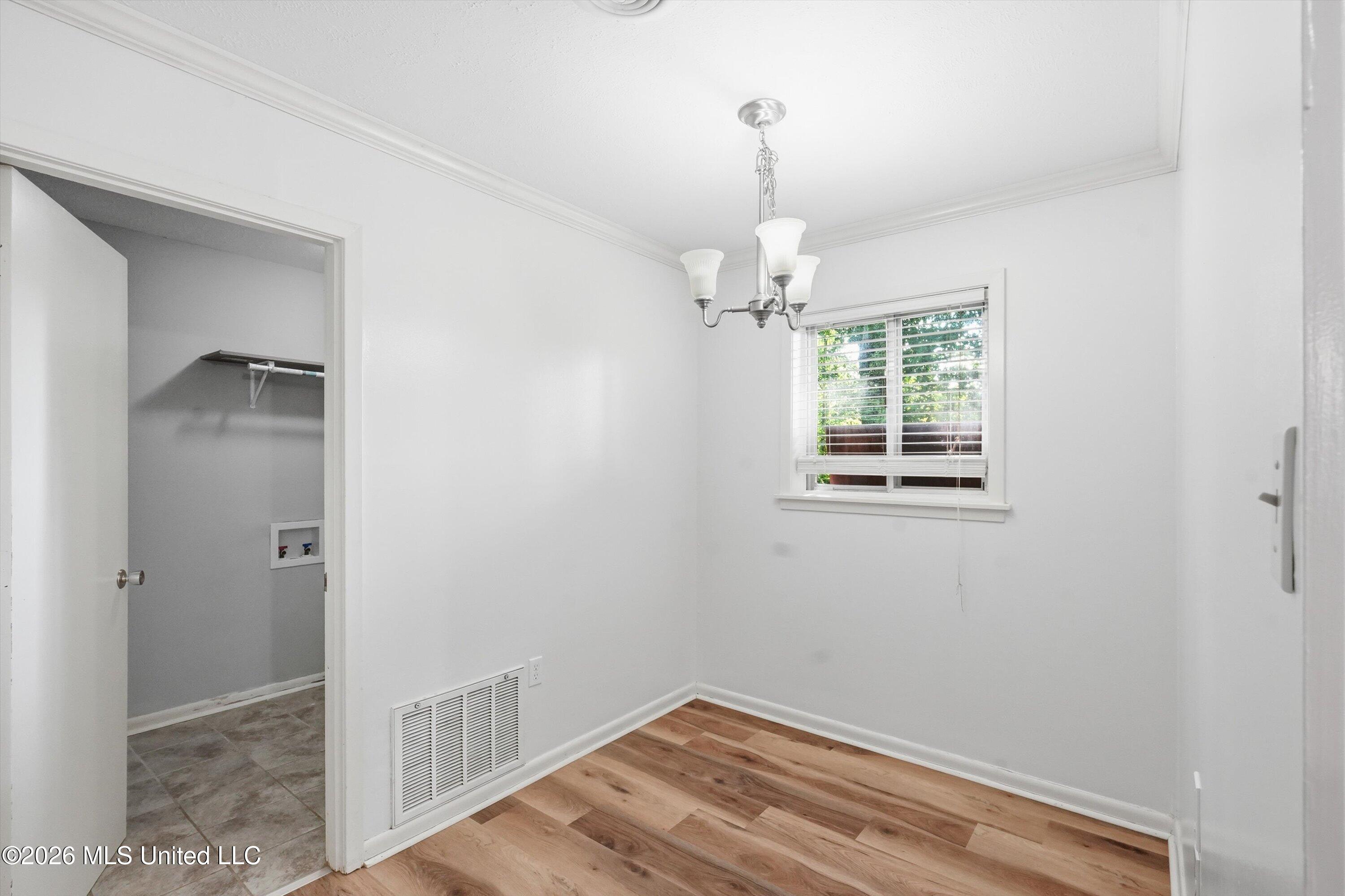 1011 Tanglewood Drive Property Photo 9