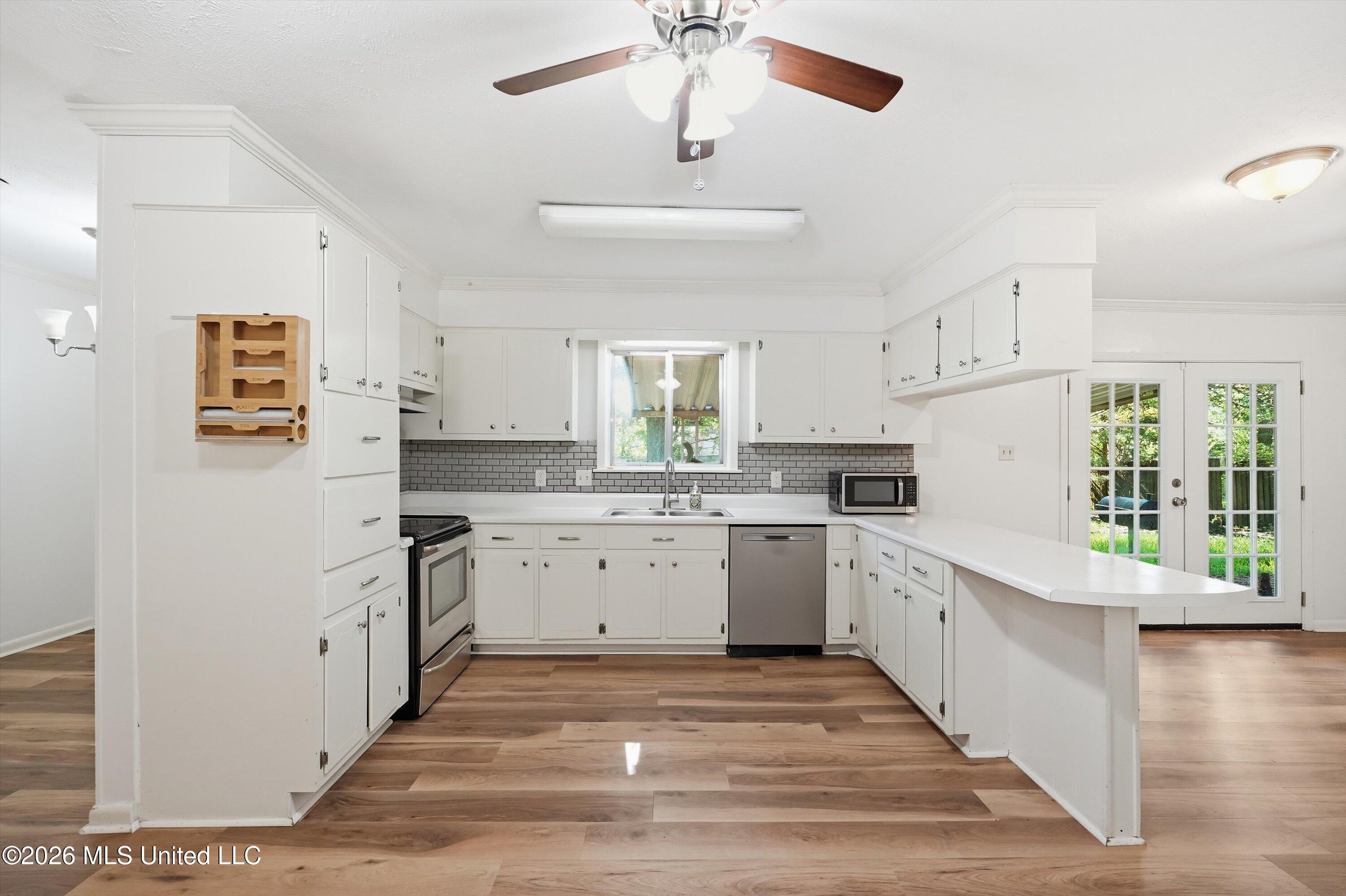 1011 Tanglewood Drive Property Photo 10