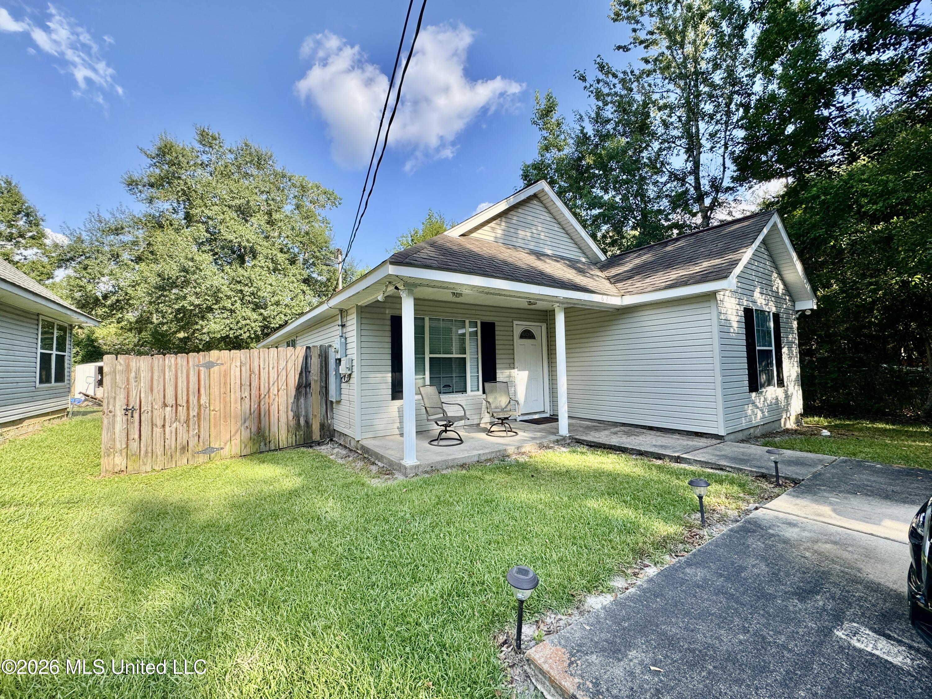 628 6th Street Property Photo 1