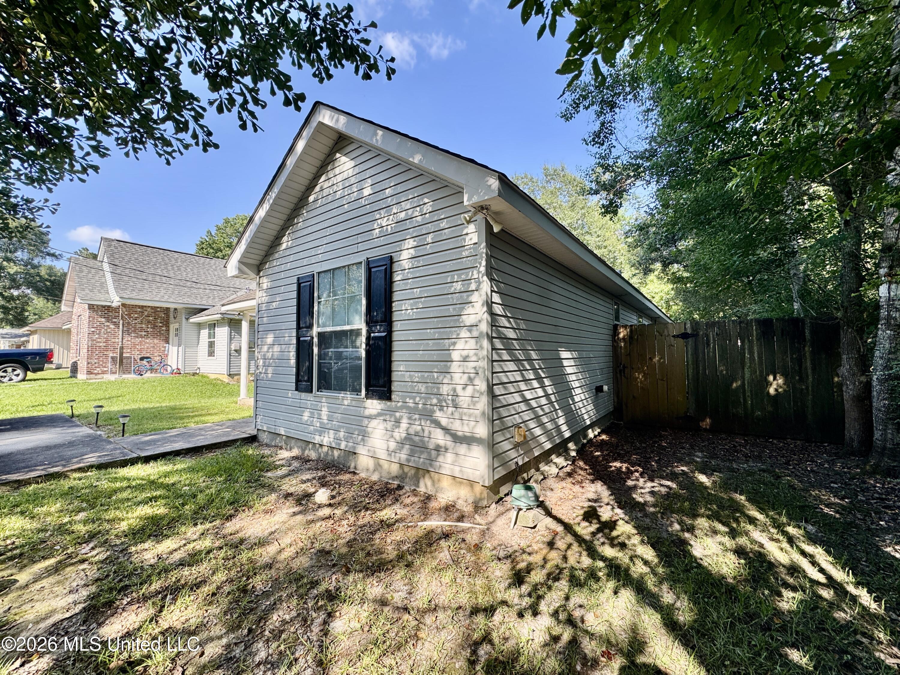 628 6th Street Property Photo 2