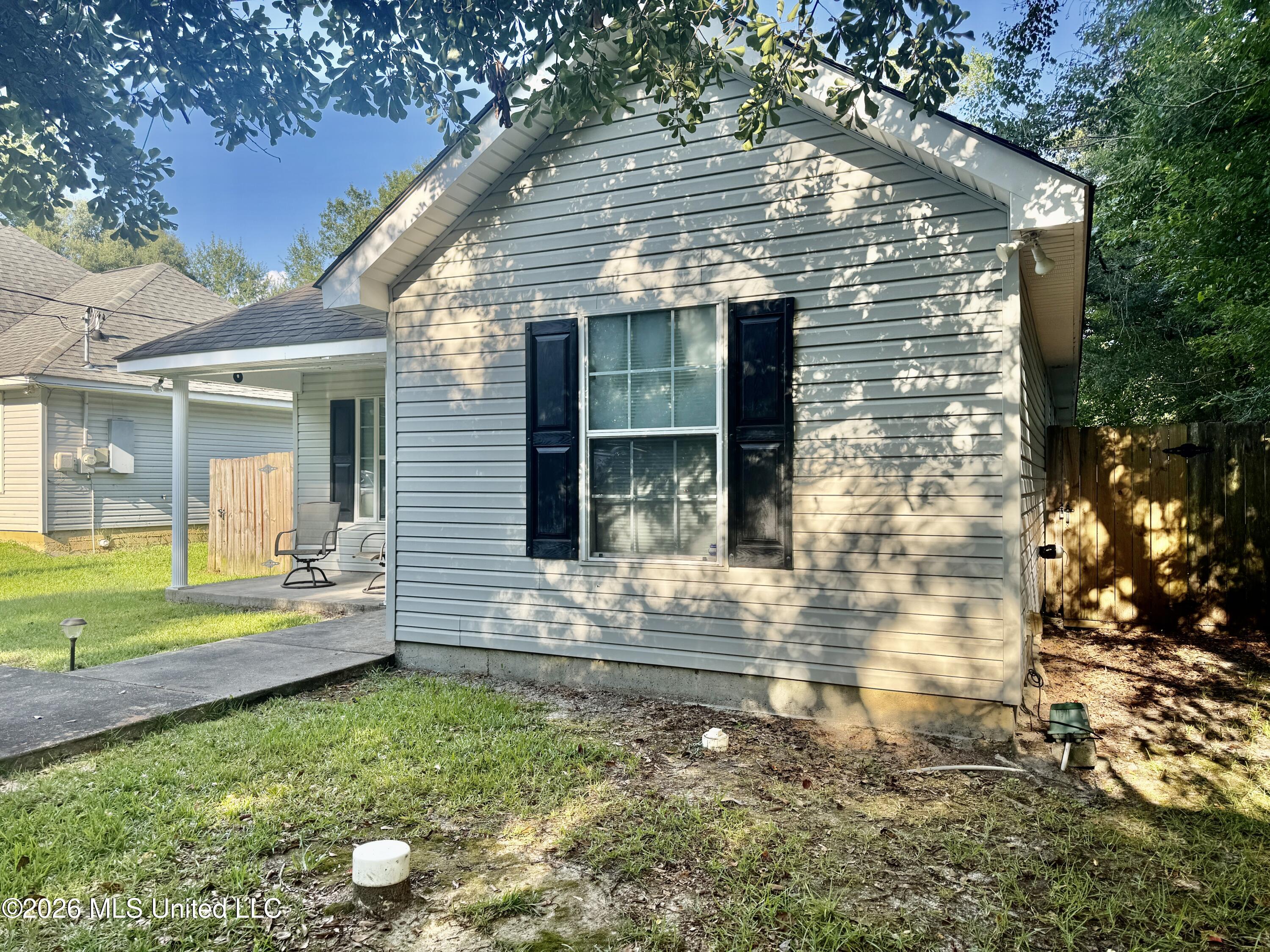 628 6th Street Property Photo 3