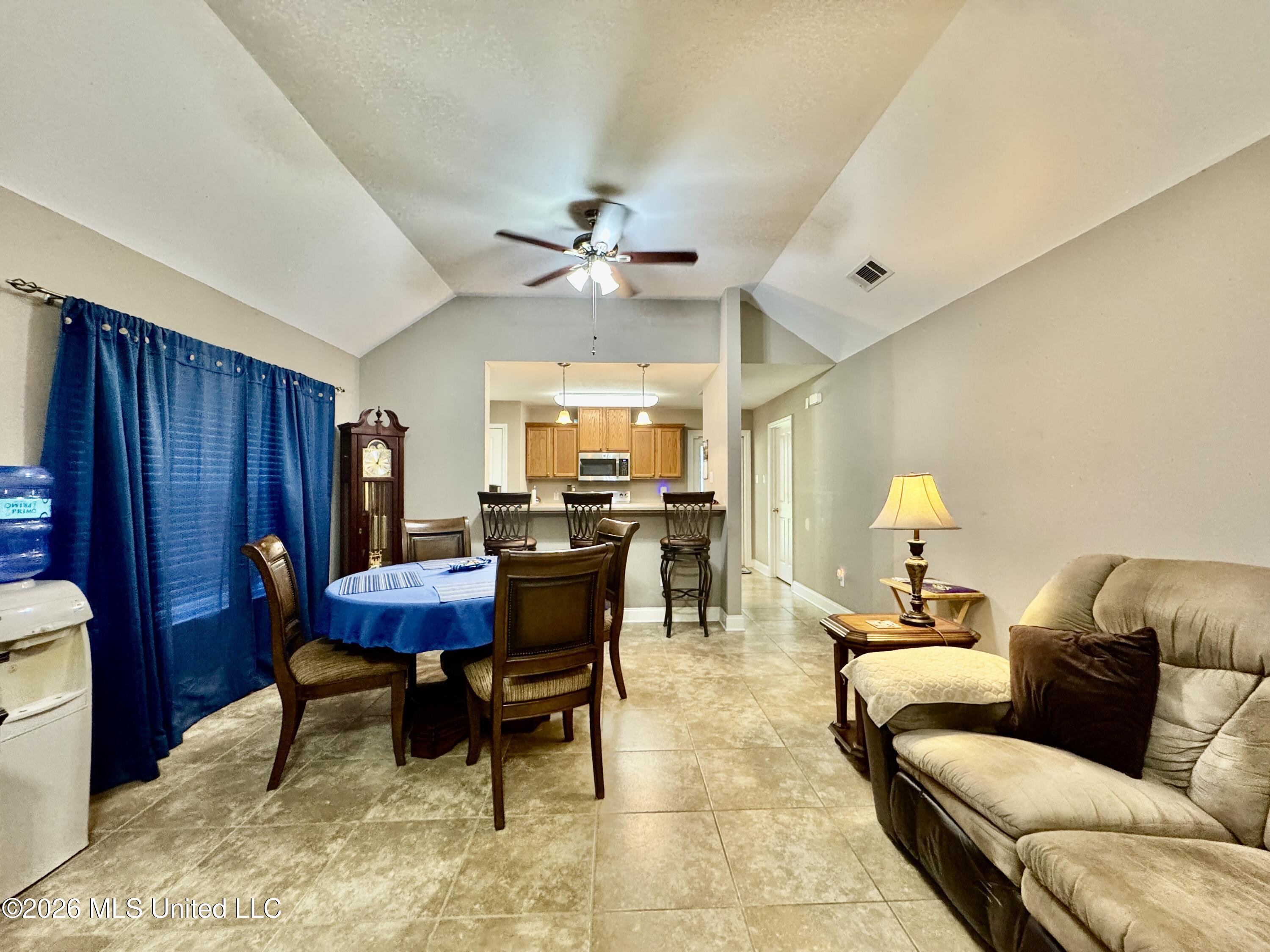 628 6th Street Property Photo 5