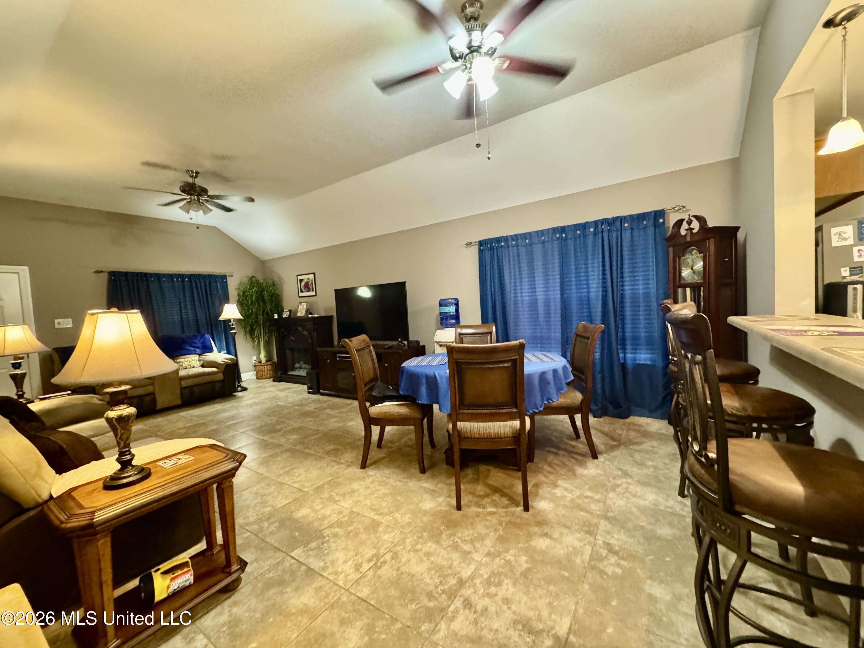 628 6th Street Property Photo 7