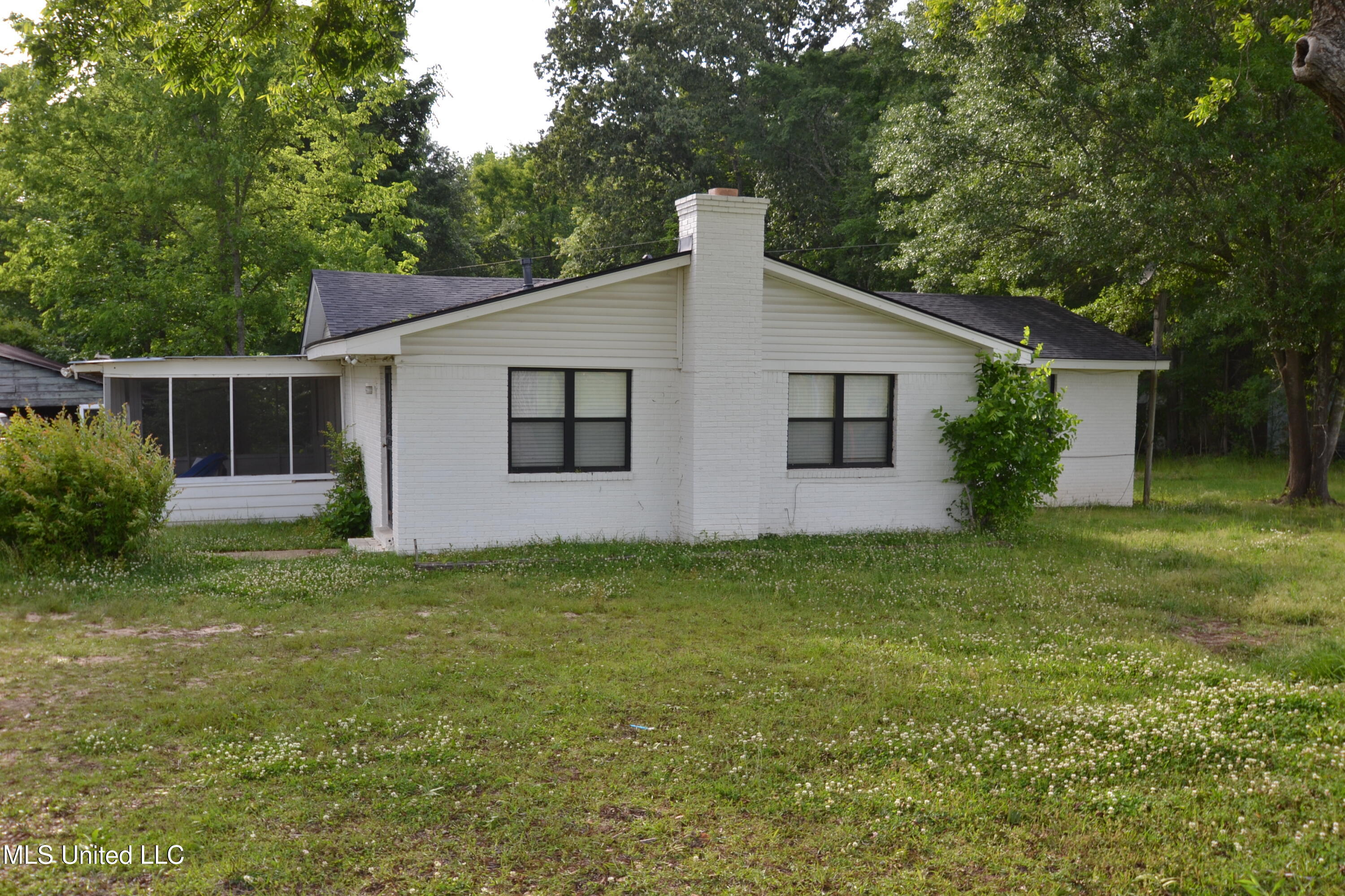 443 Highway 305 N Property Photo 2