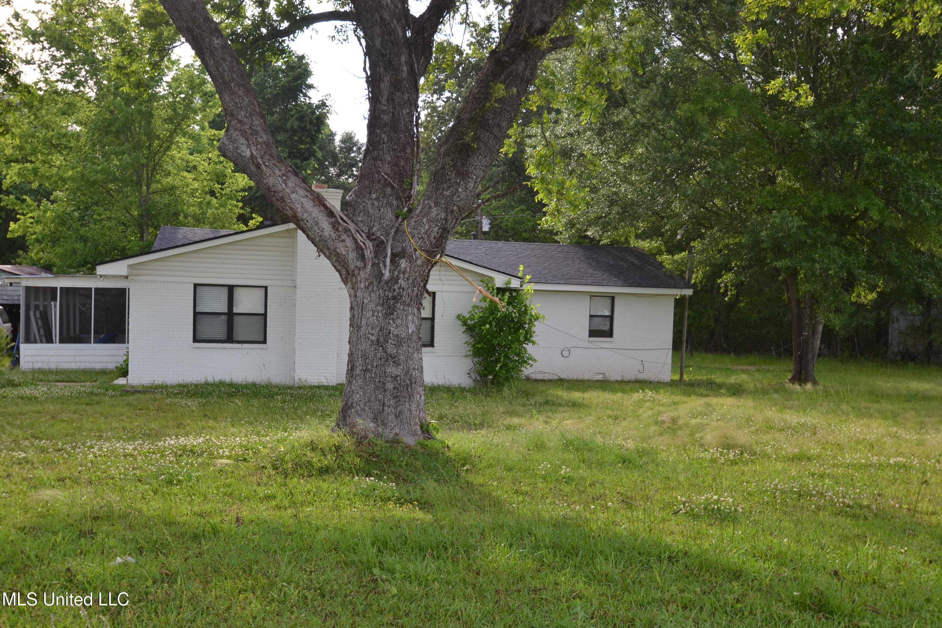 443 Highway 305 N Property Photo 10