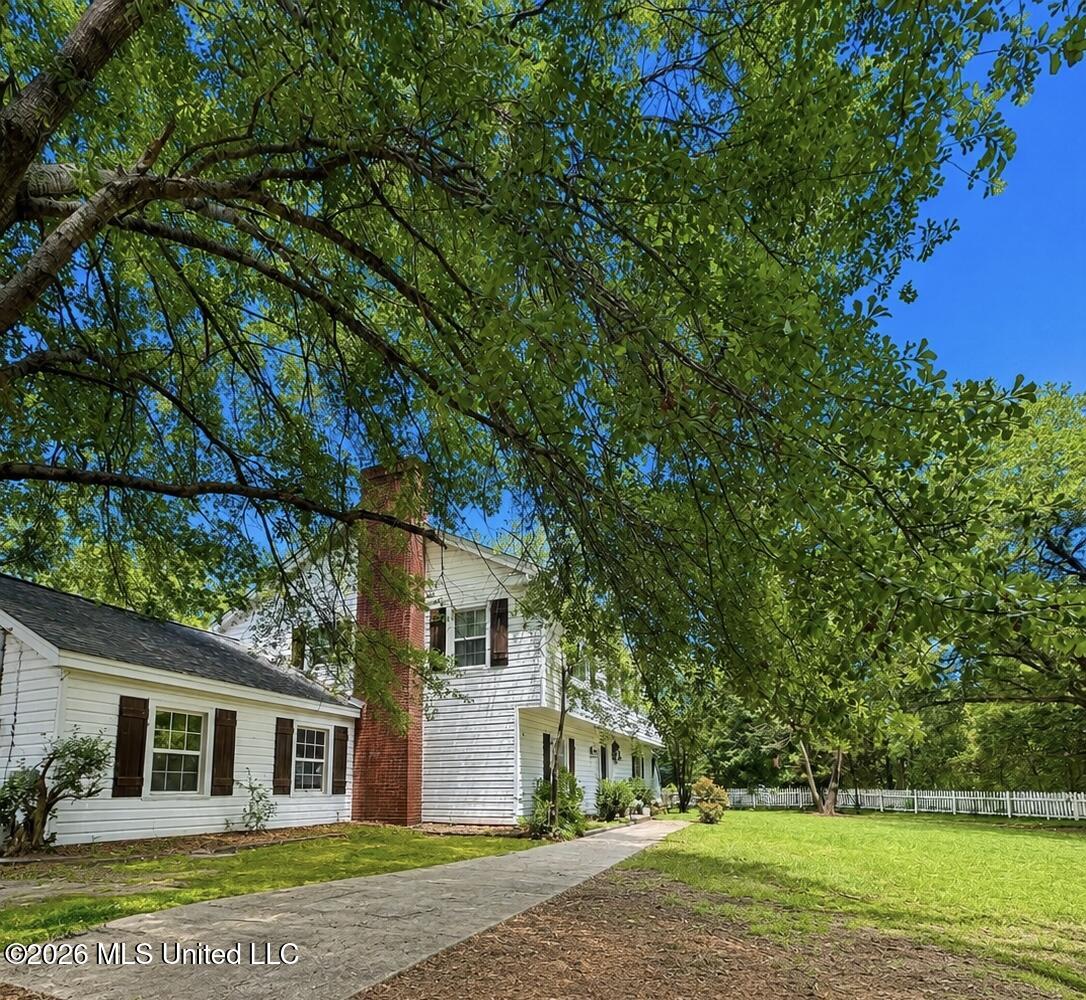 5202 Runnymede Road Property Photo 3