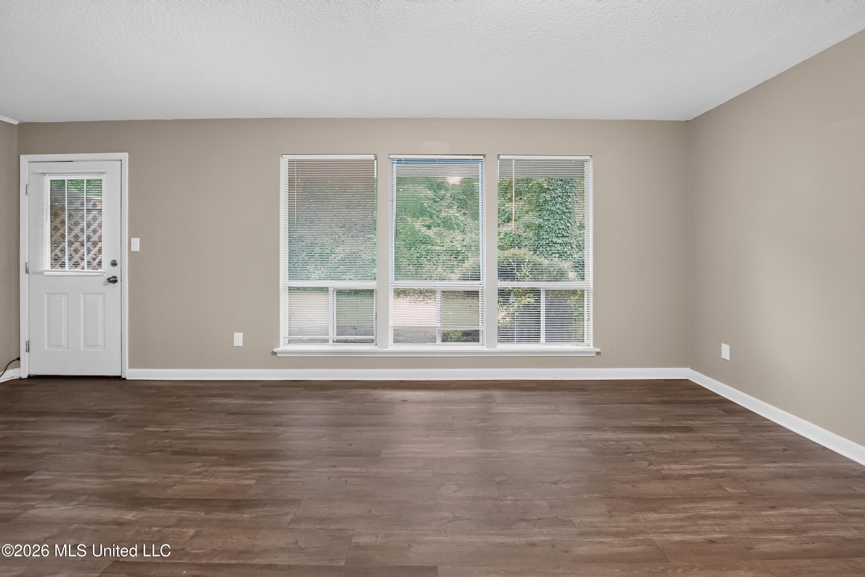 5710 Orchard View Property Photo 5