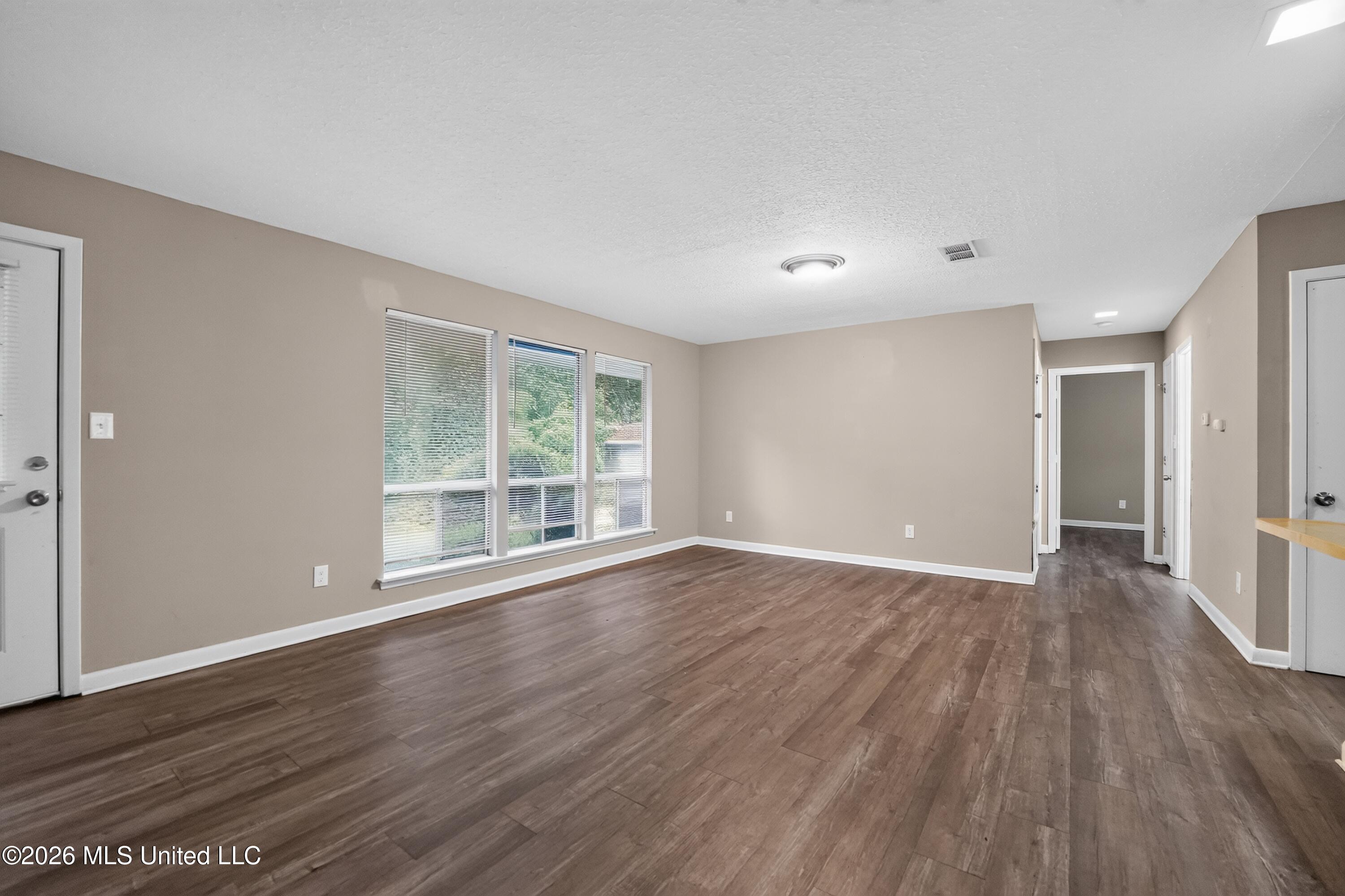 5710 Orchard View Property Photo 6