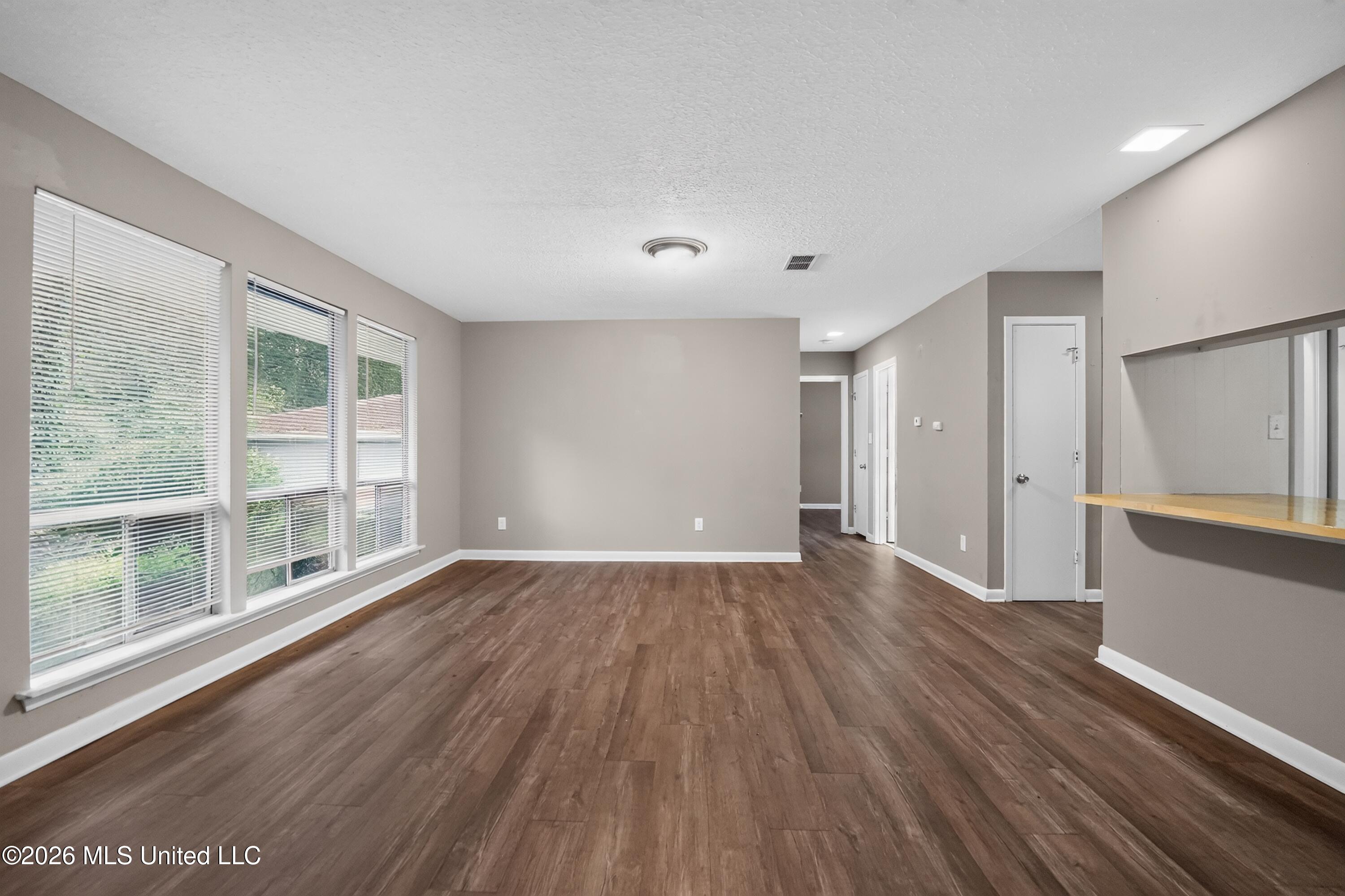 5710 Orchard View Property Photo 7