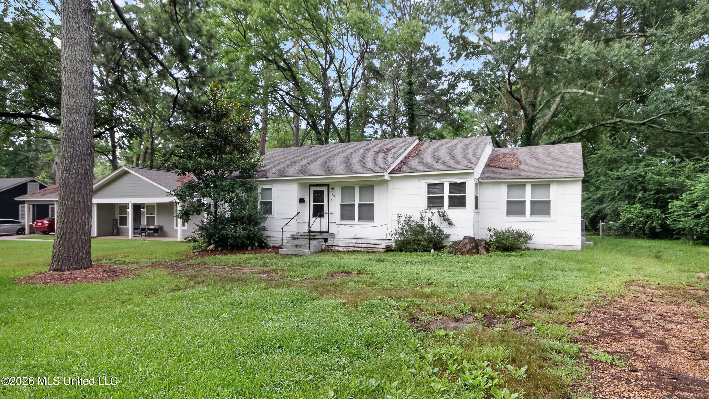 609 Launcelot Road Property Photo 1