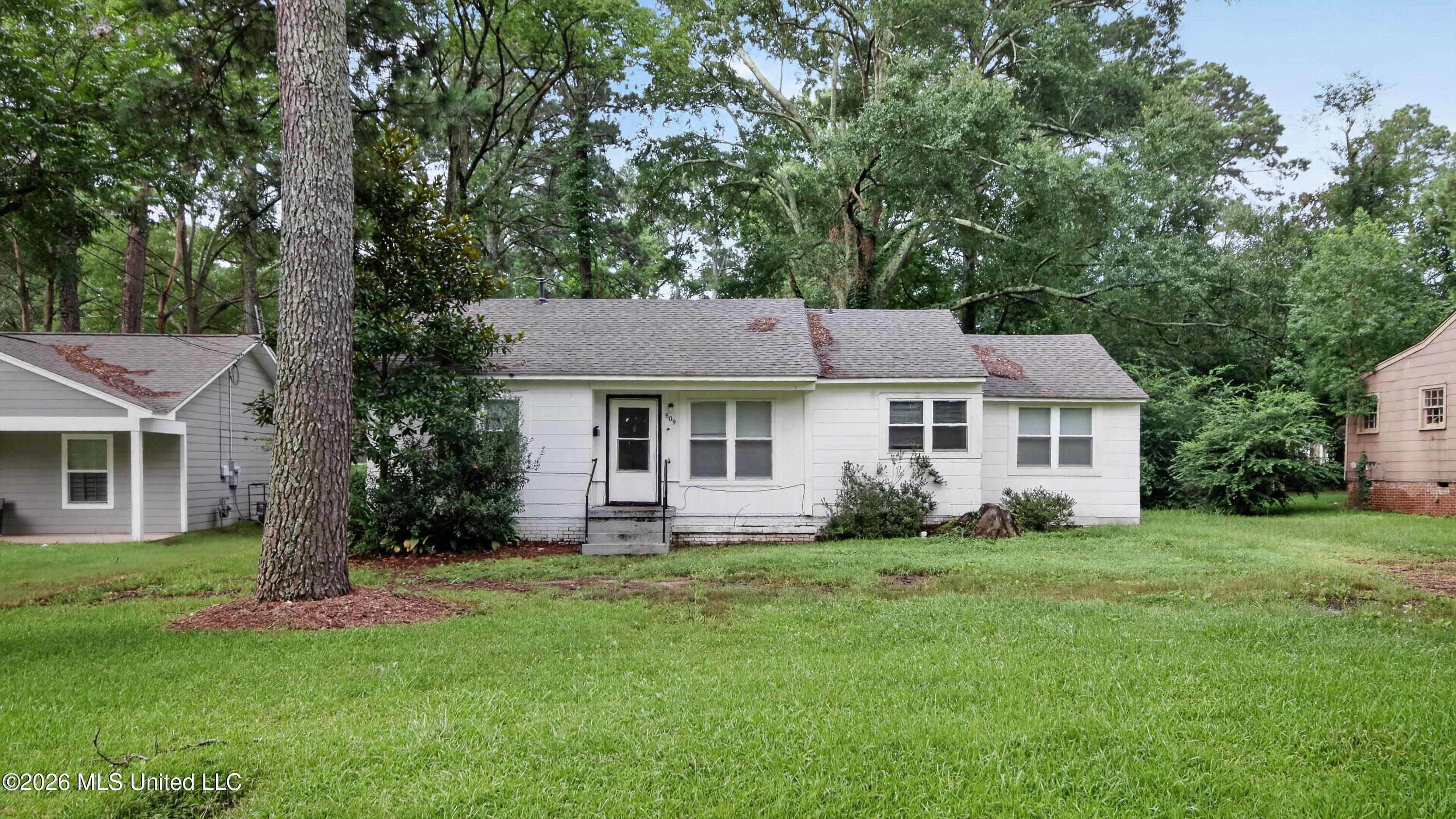 609 Launcelot Road Property Photo 2