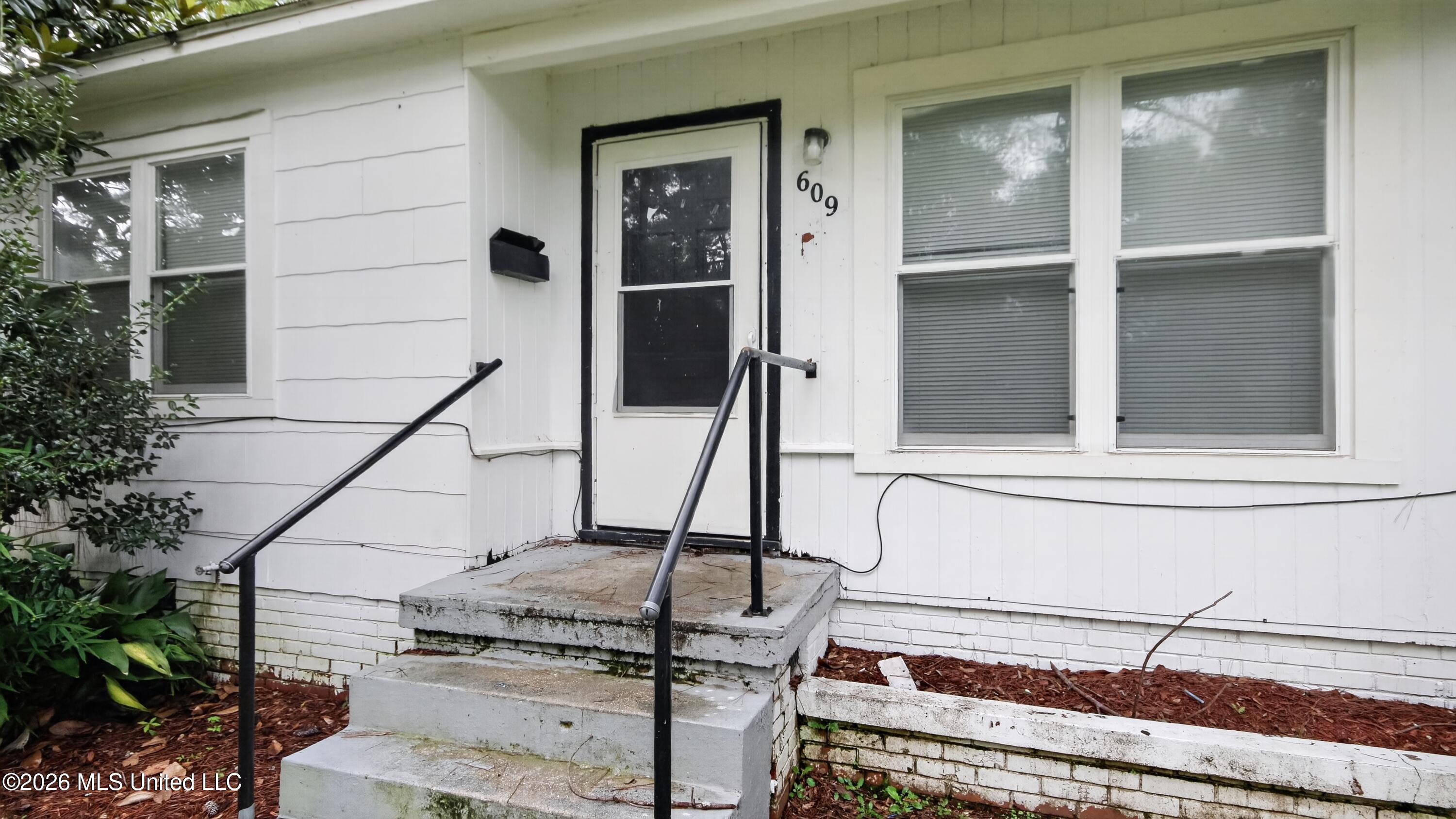609 Launcelot Road Property Photo 4