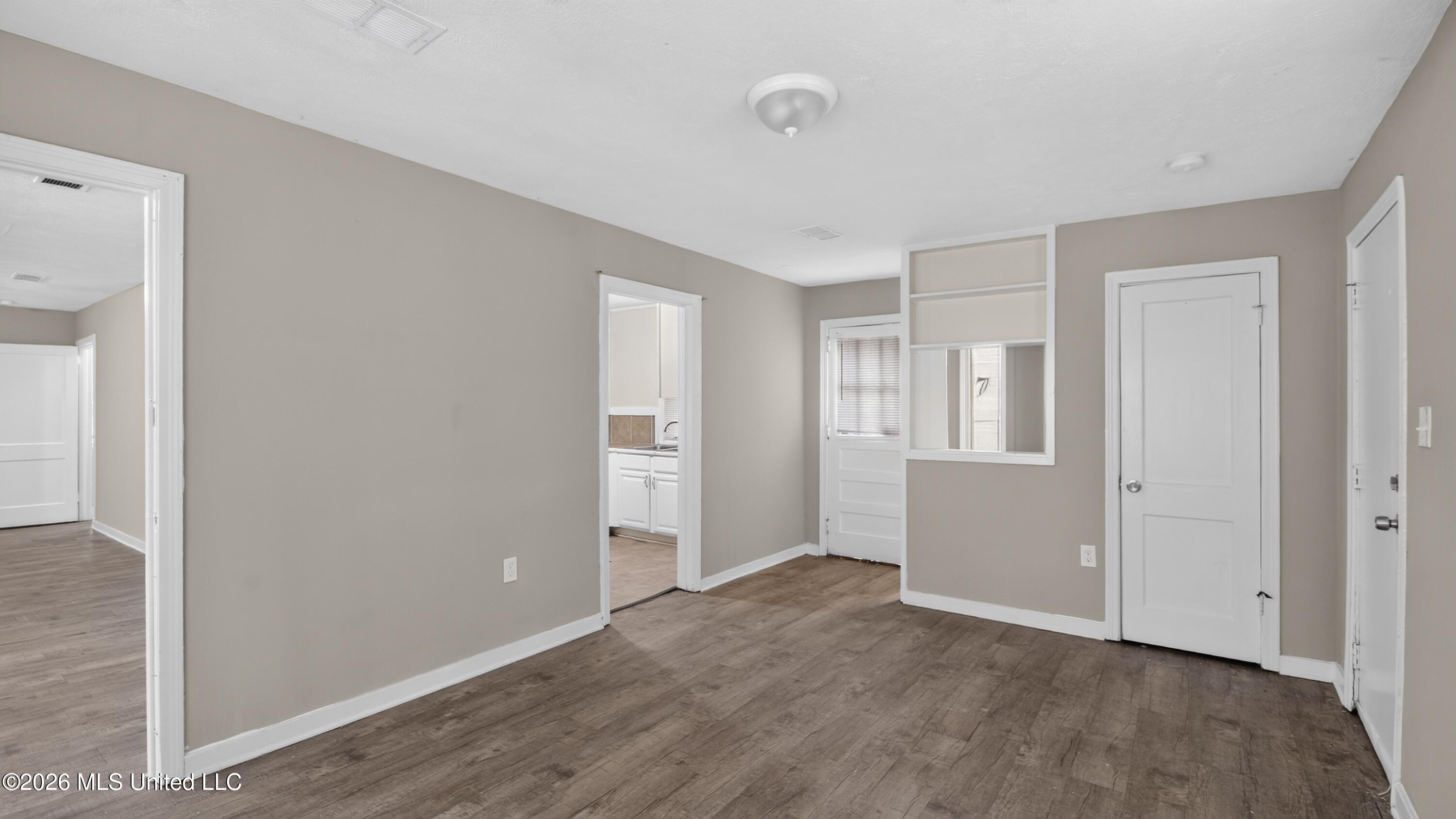609 Launcelot Road Property Photo 5