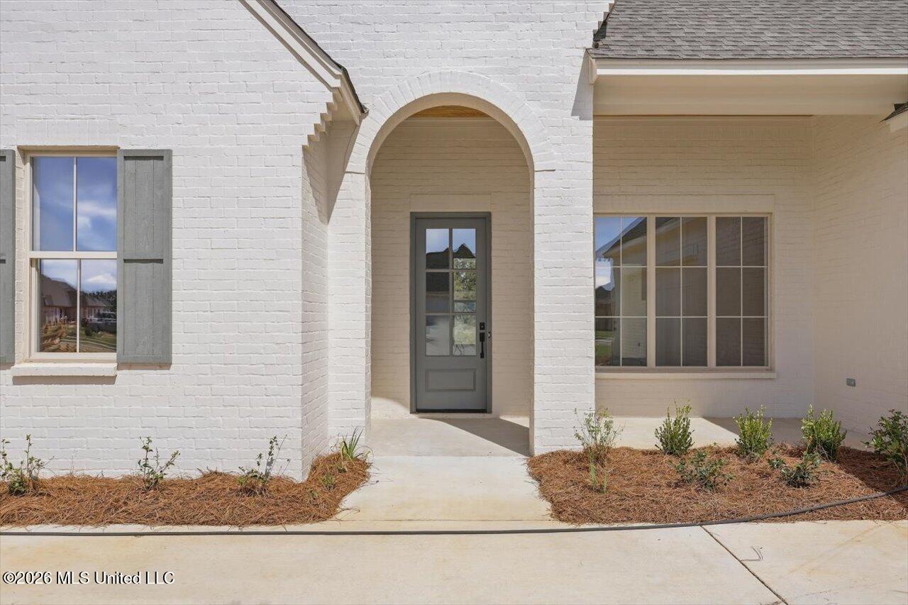 392 Aurora Circle Property Photo 3