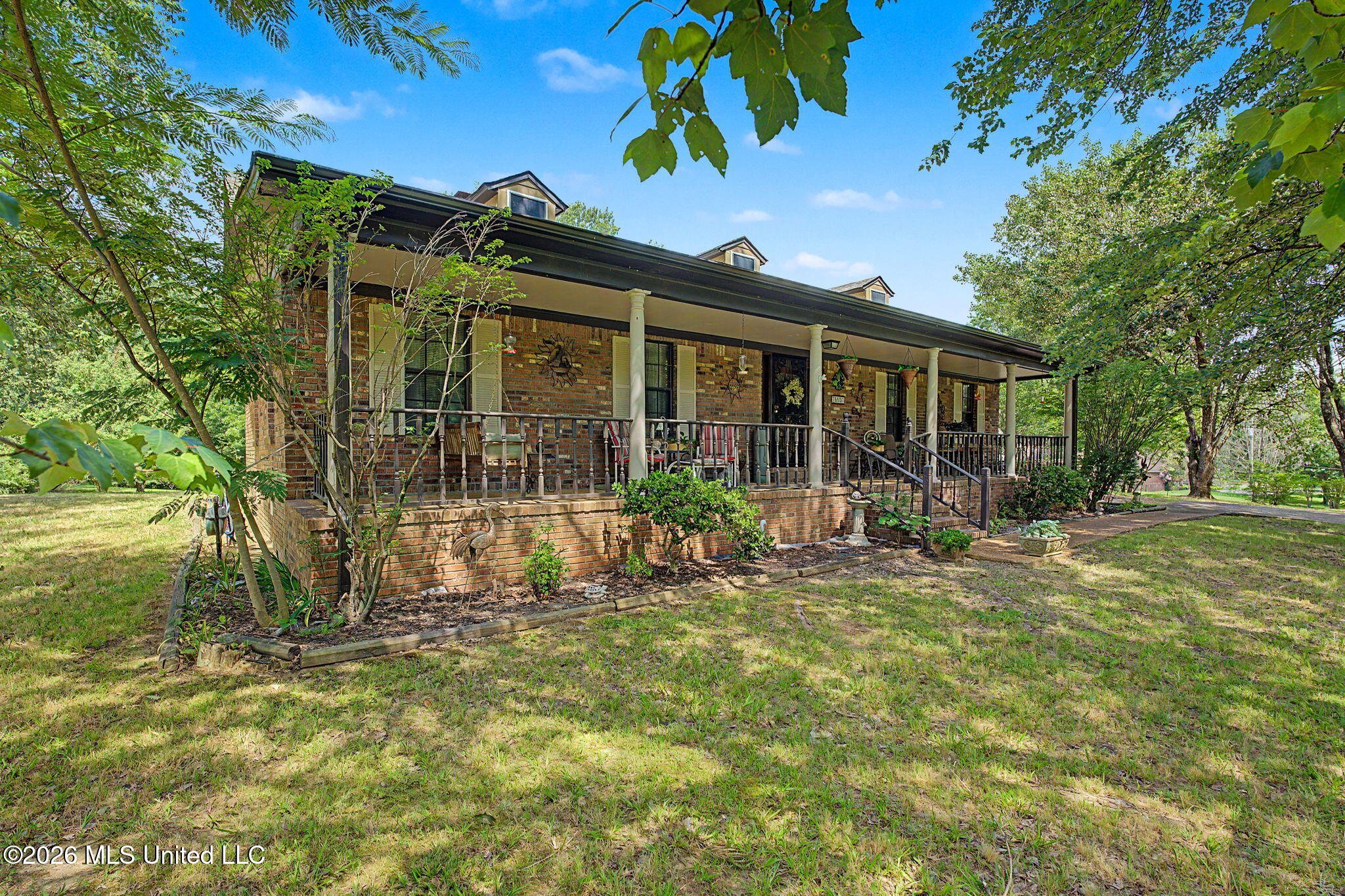 7695 Hummingbird Drive Property Photo 3