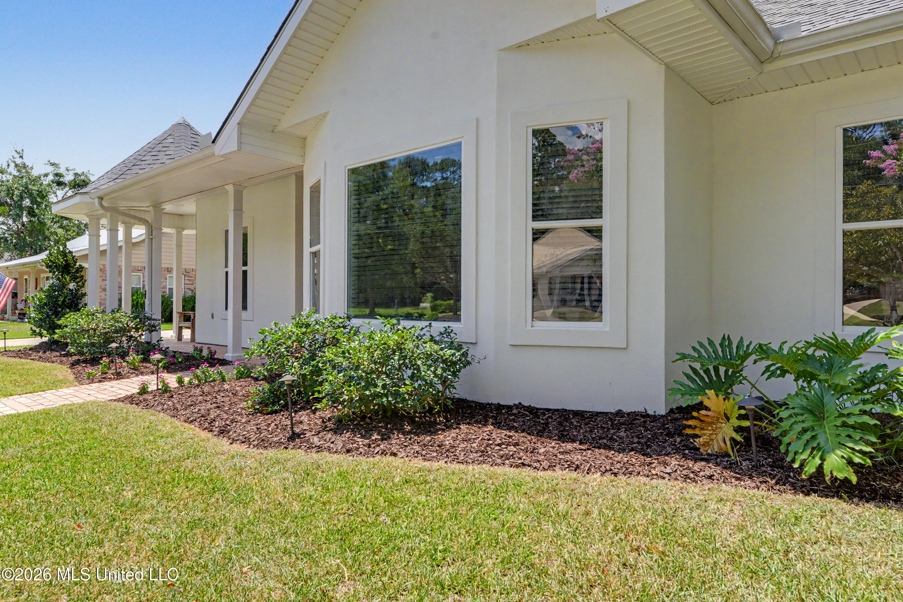 246 Pine Driveway Property Photo 3