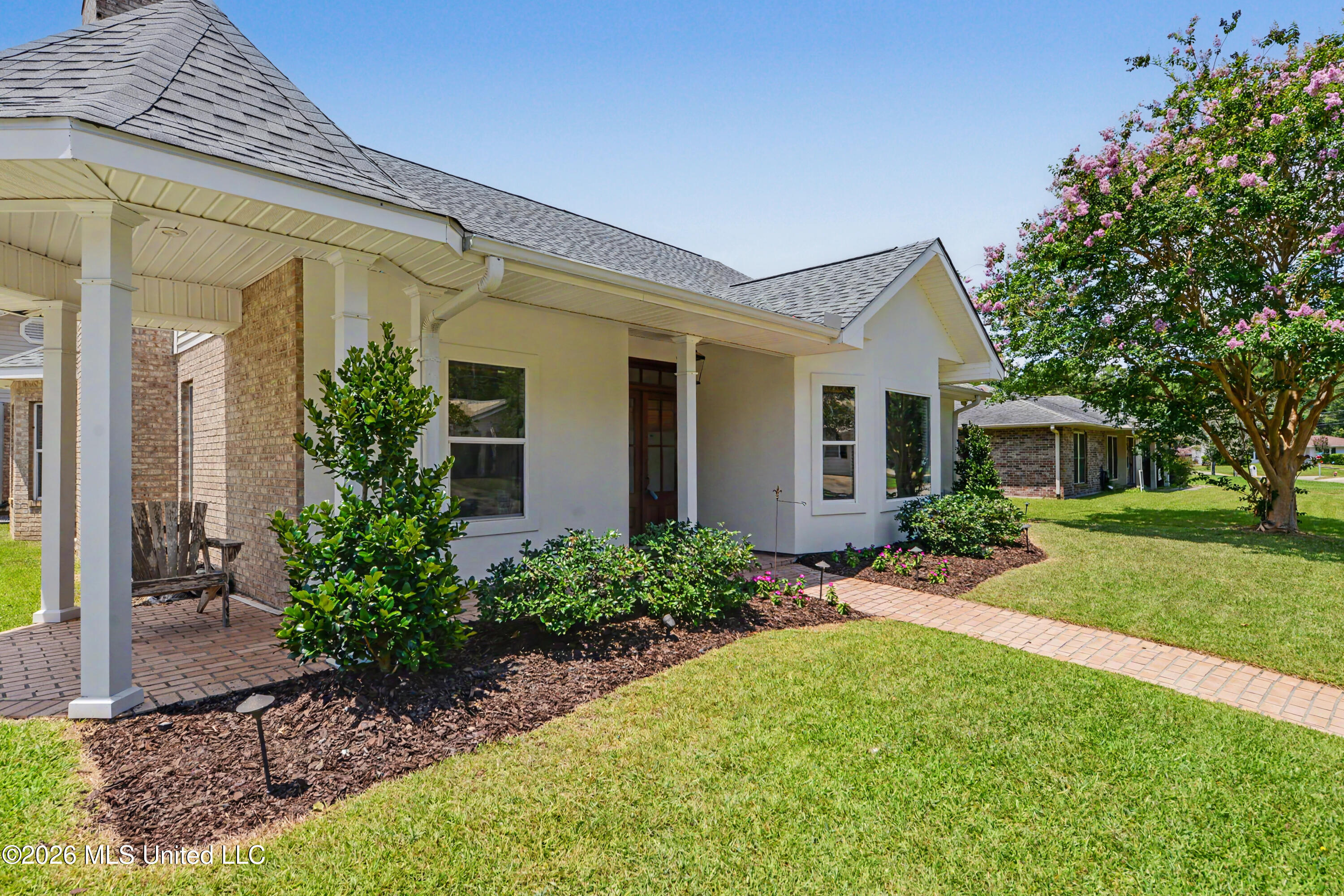 246 Pine Driveway Property Photo 4