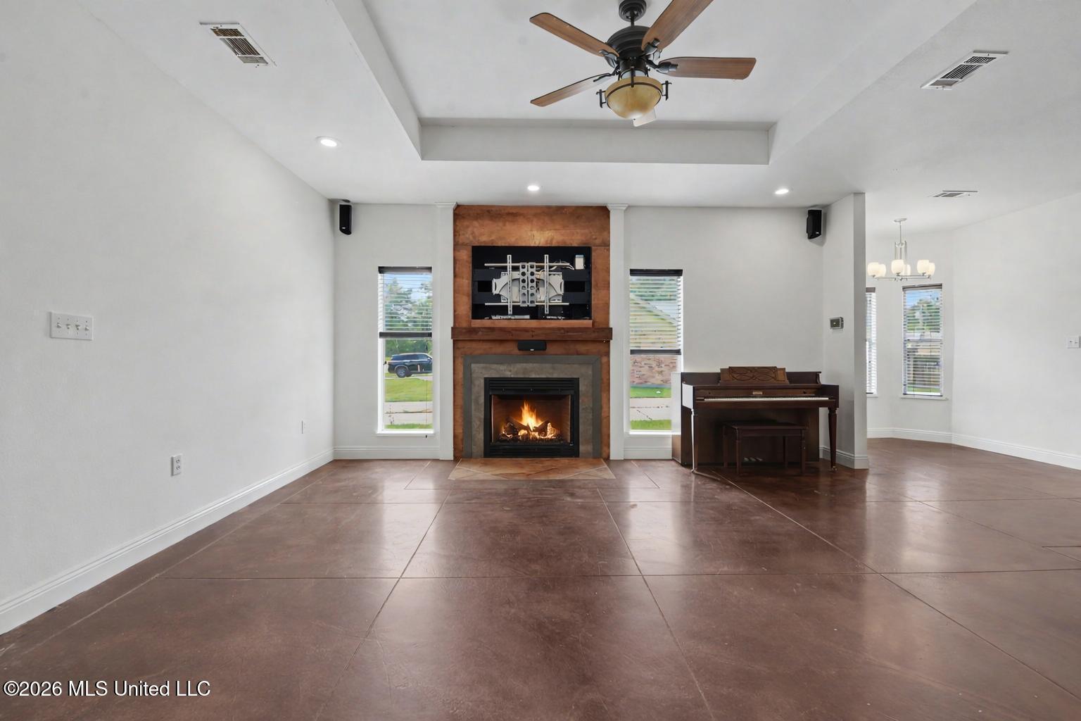 246 Pine Driveway Property Photo 8