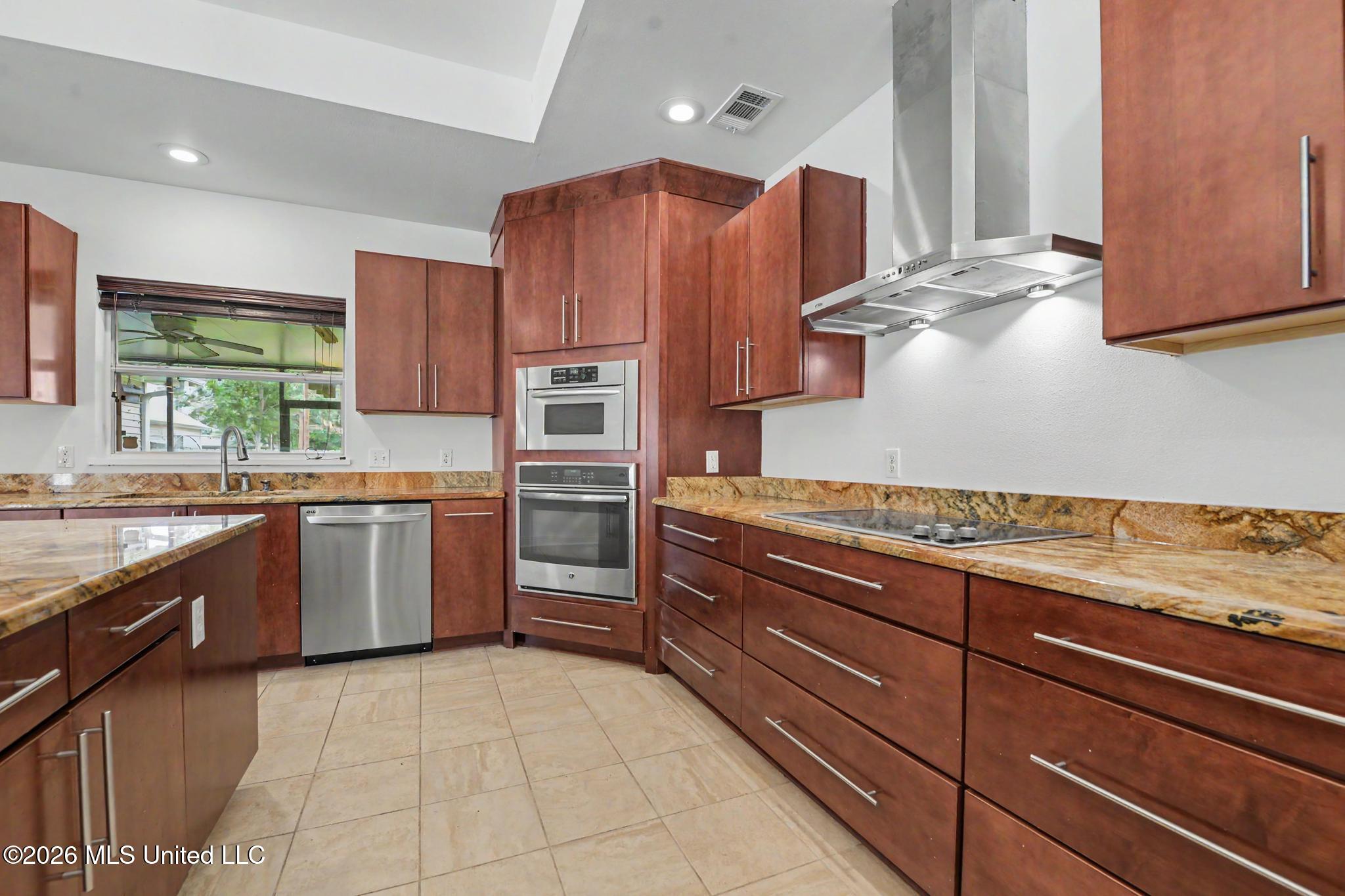 246 Pine Driveway Property Photo 14