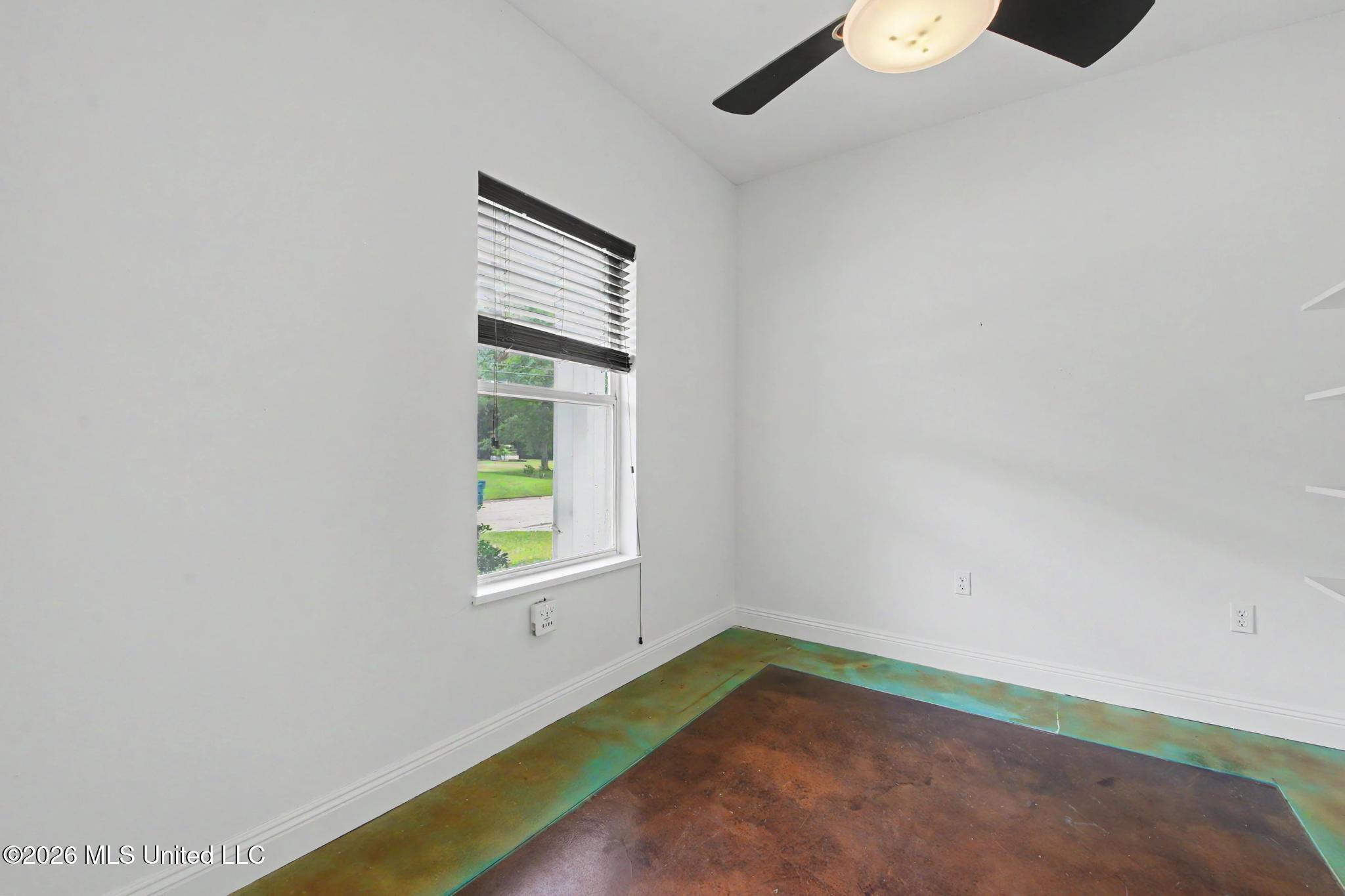246 Pine Driveway Property Photo 17