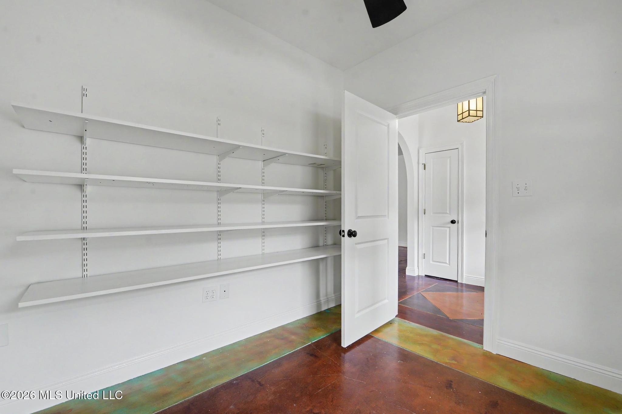 246 Pine Driveway Property Photo 18