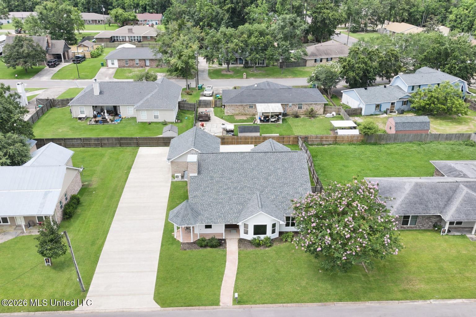 246 Pine Driveway Property Photo 34